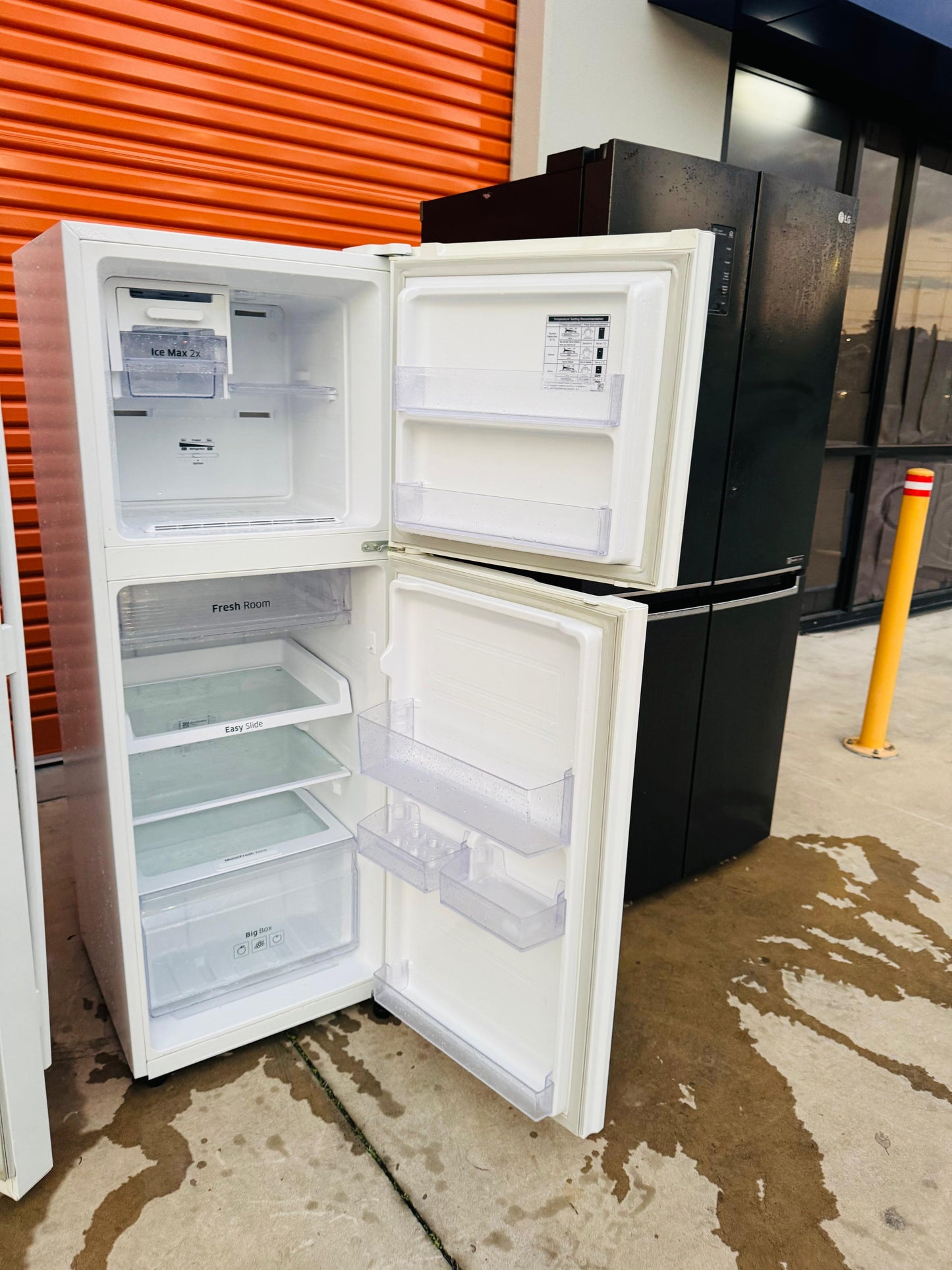 **SAMSUNG 255 LITRES FRIDGE FREEZER**