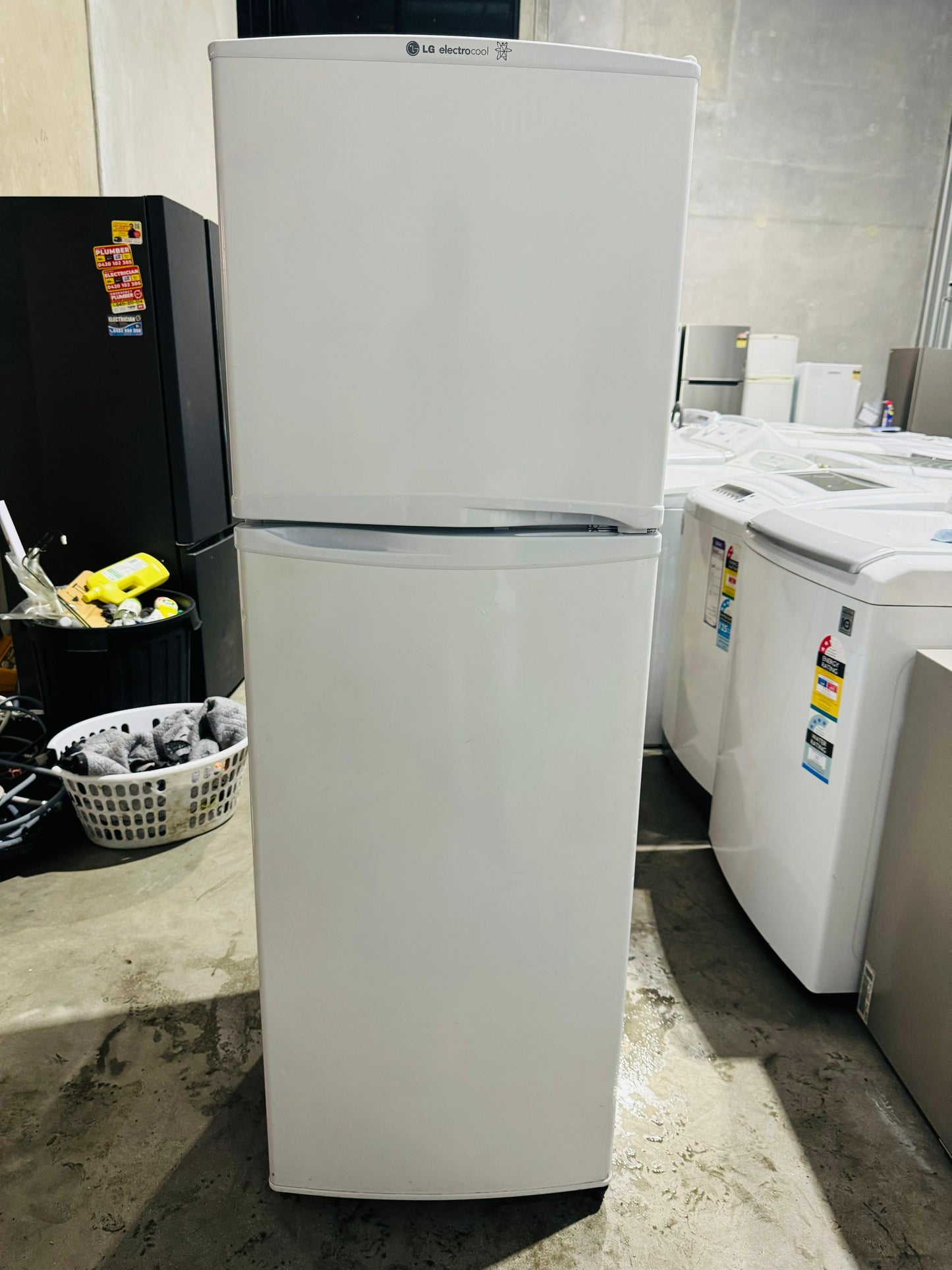 **LG 253 LITRES FRIDGE FREEZER**