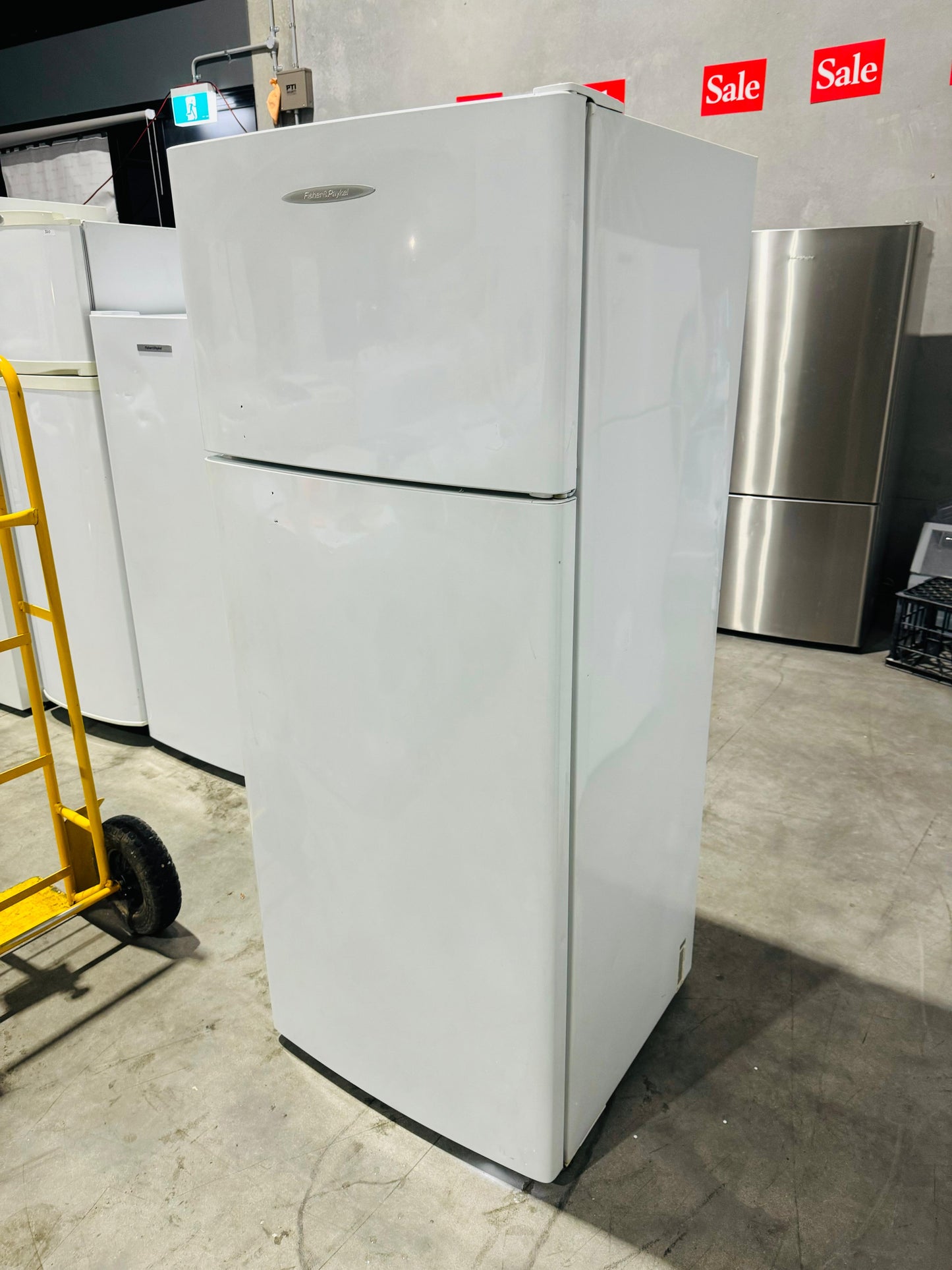 **FISHER & PAYKEL 441 LITRES FRIDGE FREEZER**