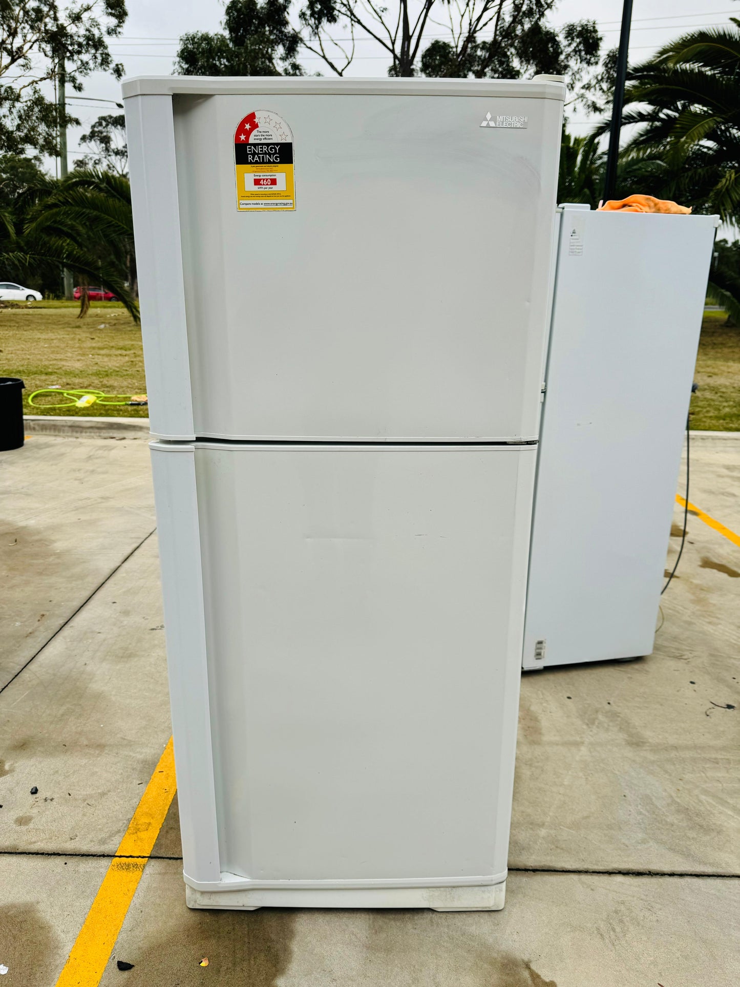 **MITSUBISHI 385 LITRES FRIDGE FREEZER**