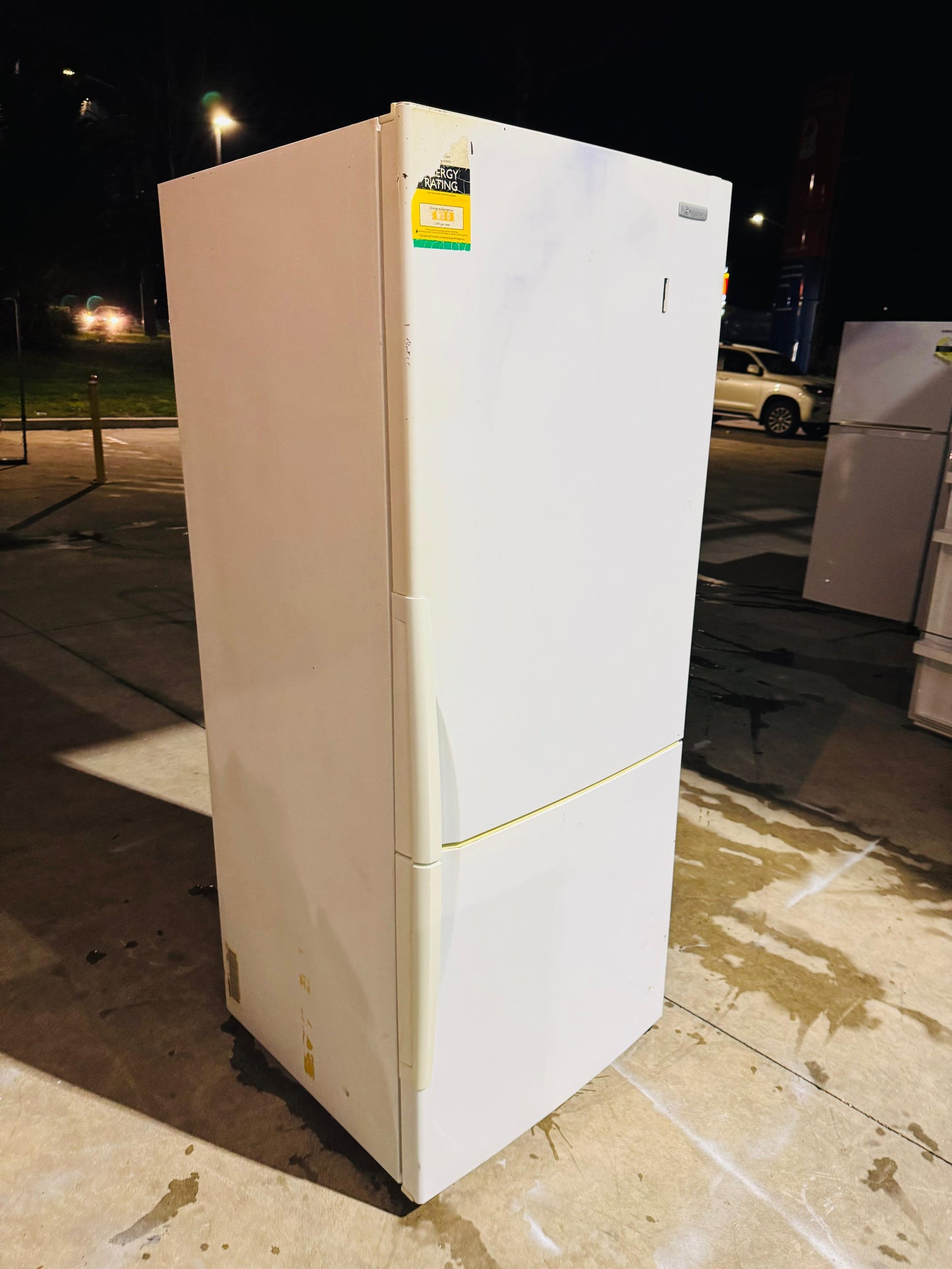 **WESTINGHOUSE 430 LITRES FRIDGE FREEZER**