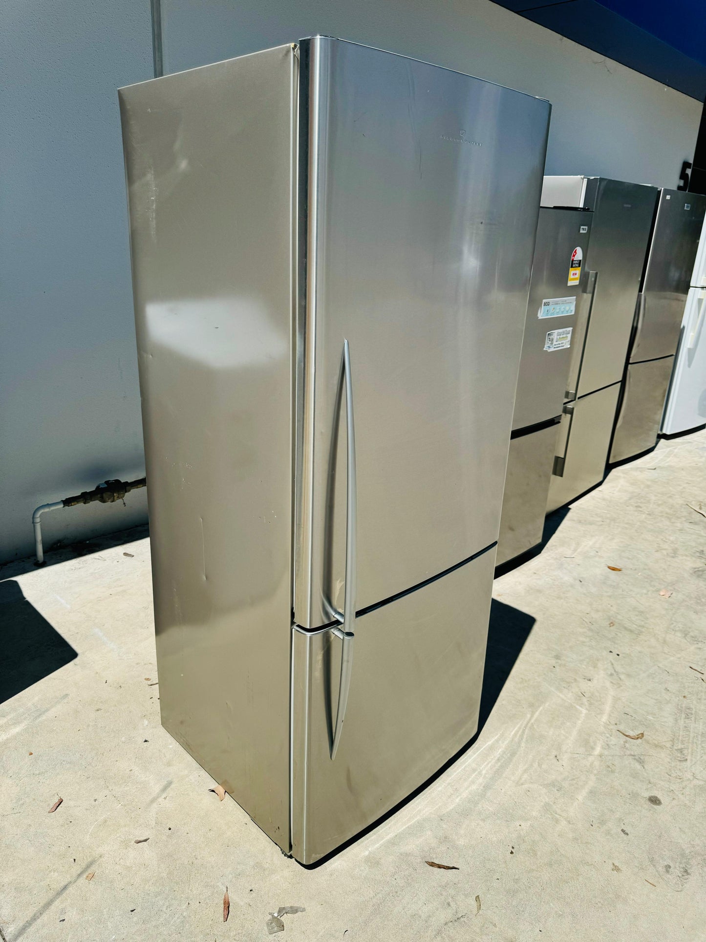 **FISHER & PAYKEL 442 LITRES FRIDGE FREEZER**