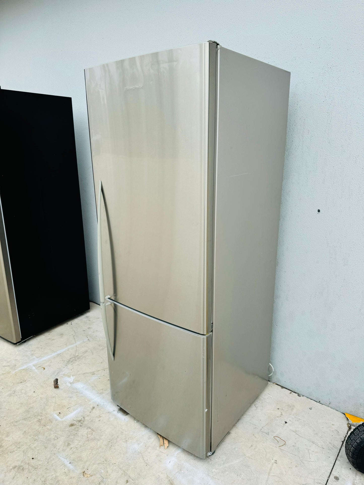 **FISHER & PAYKEL 403 LITRES FRIDGE FREEZER**