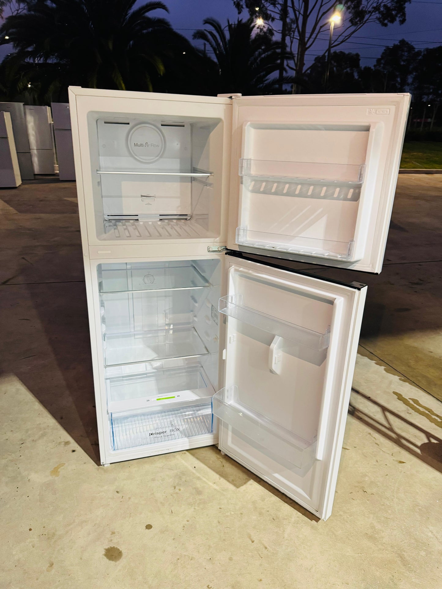 **CHIQ 202 LITRES FRIDGE FREEZER**