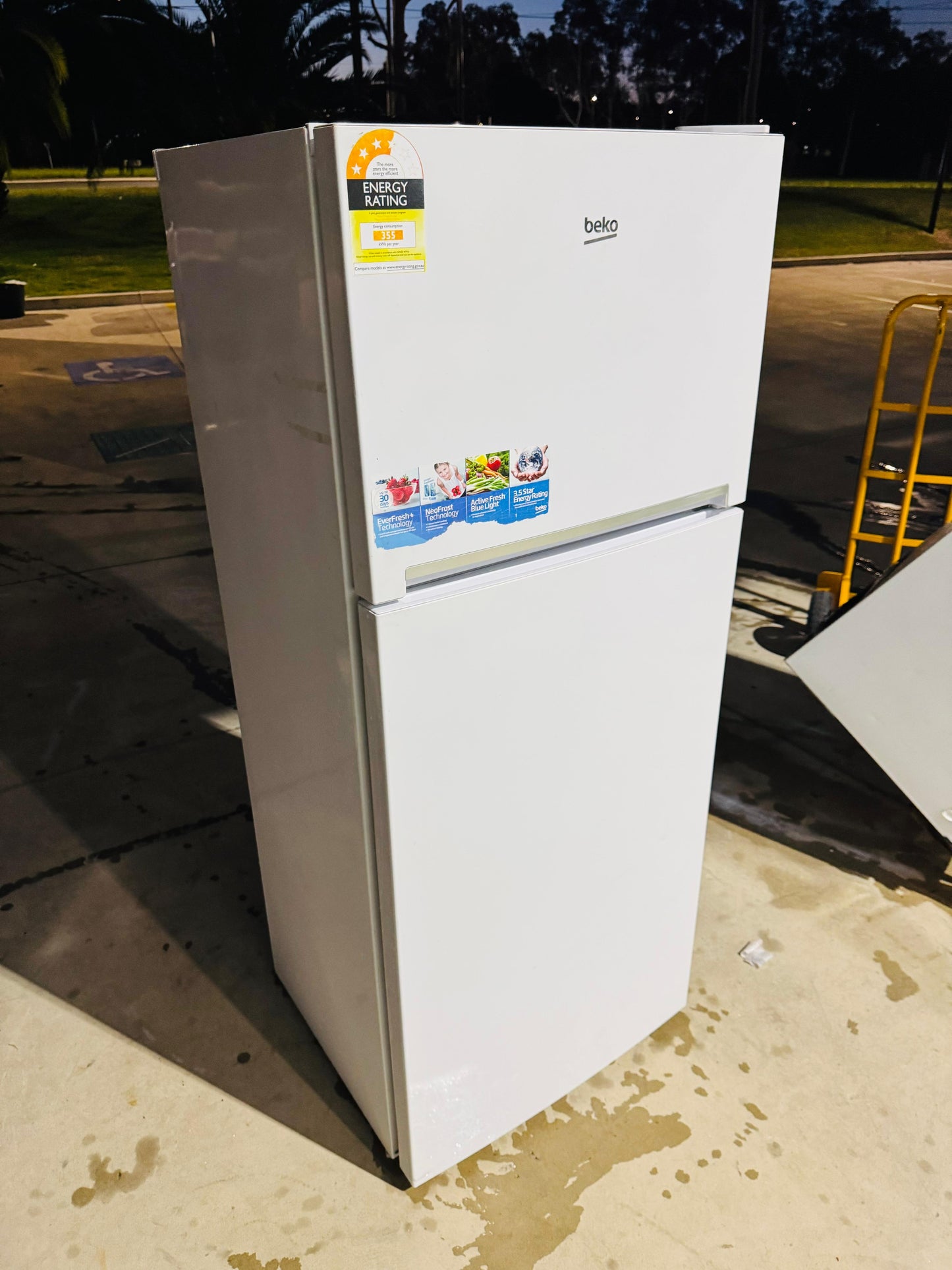 **BEKO 400 LITRES FRIDGE FREEZER**