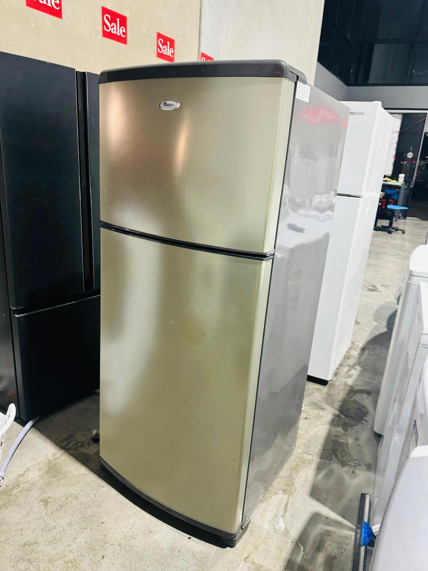 **WHIRLPOOL 410 LITRES FRIDGE FREEZER**