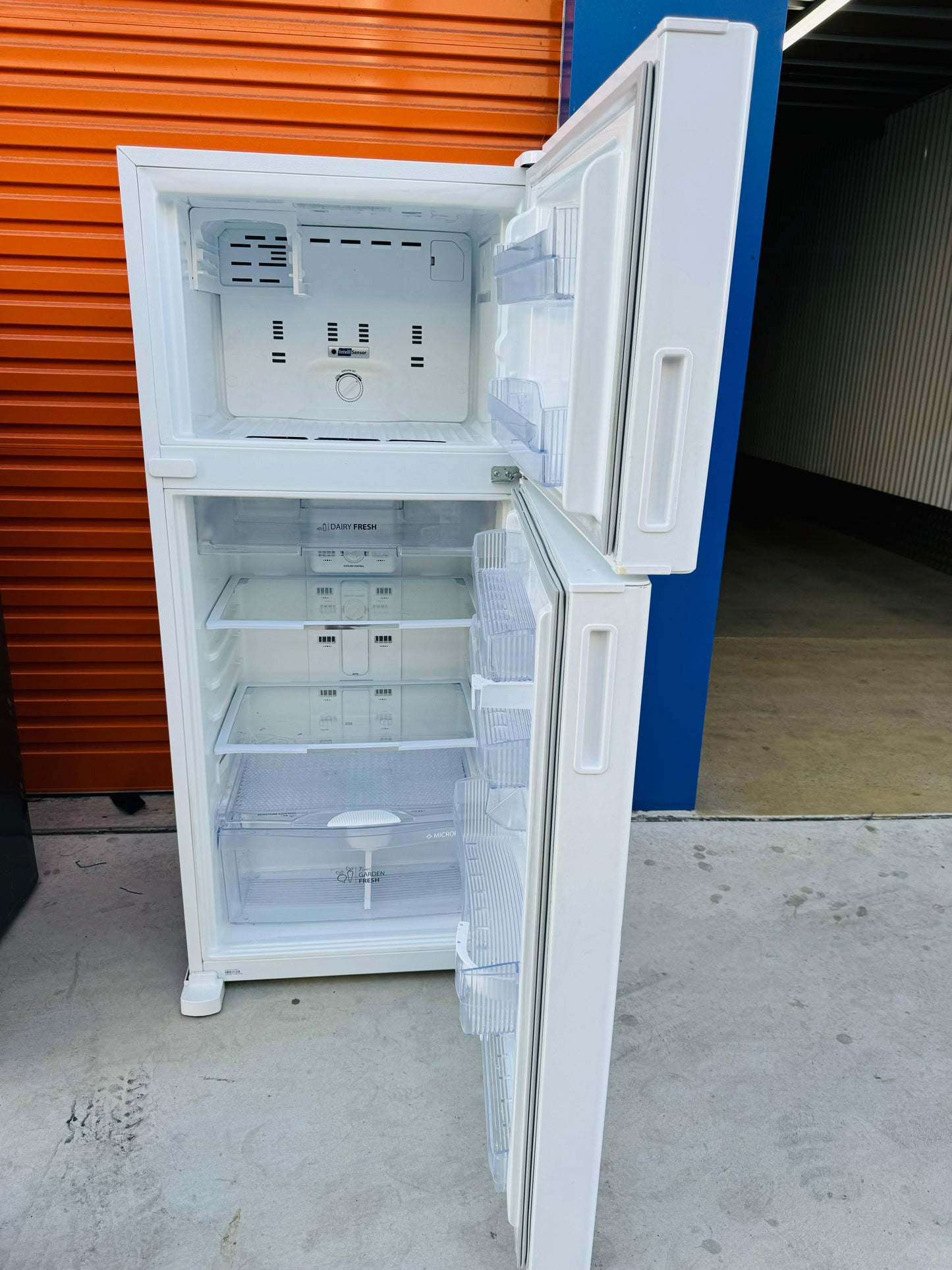 **WHIRLPOOL 405 LITRES FRIDGE FREEZER**