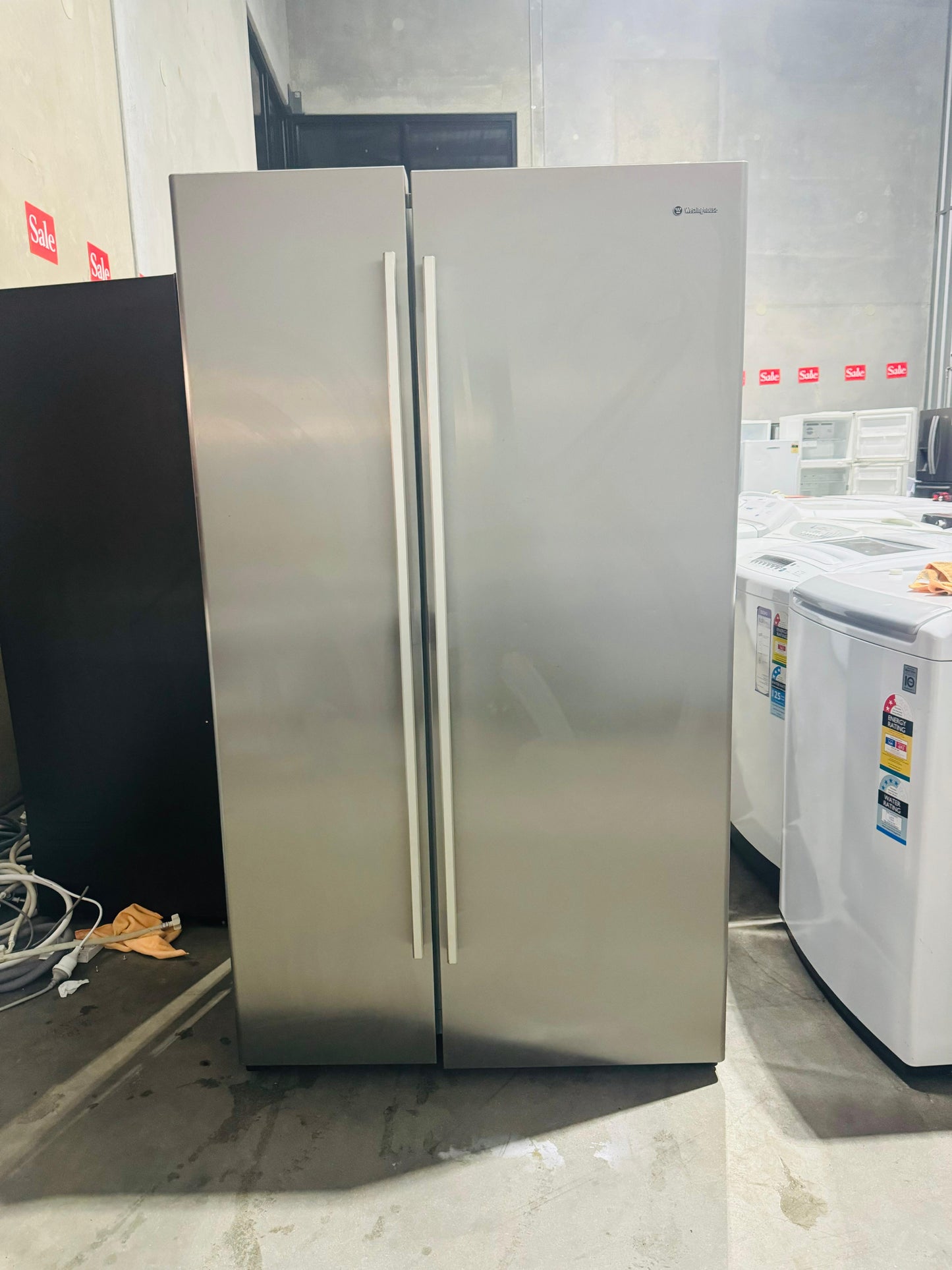 **WESTINGHOUSE 700 LITRES SIDE BY SIDE FRIDGE FREEZER**