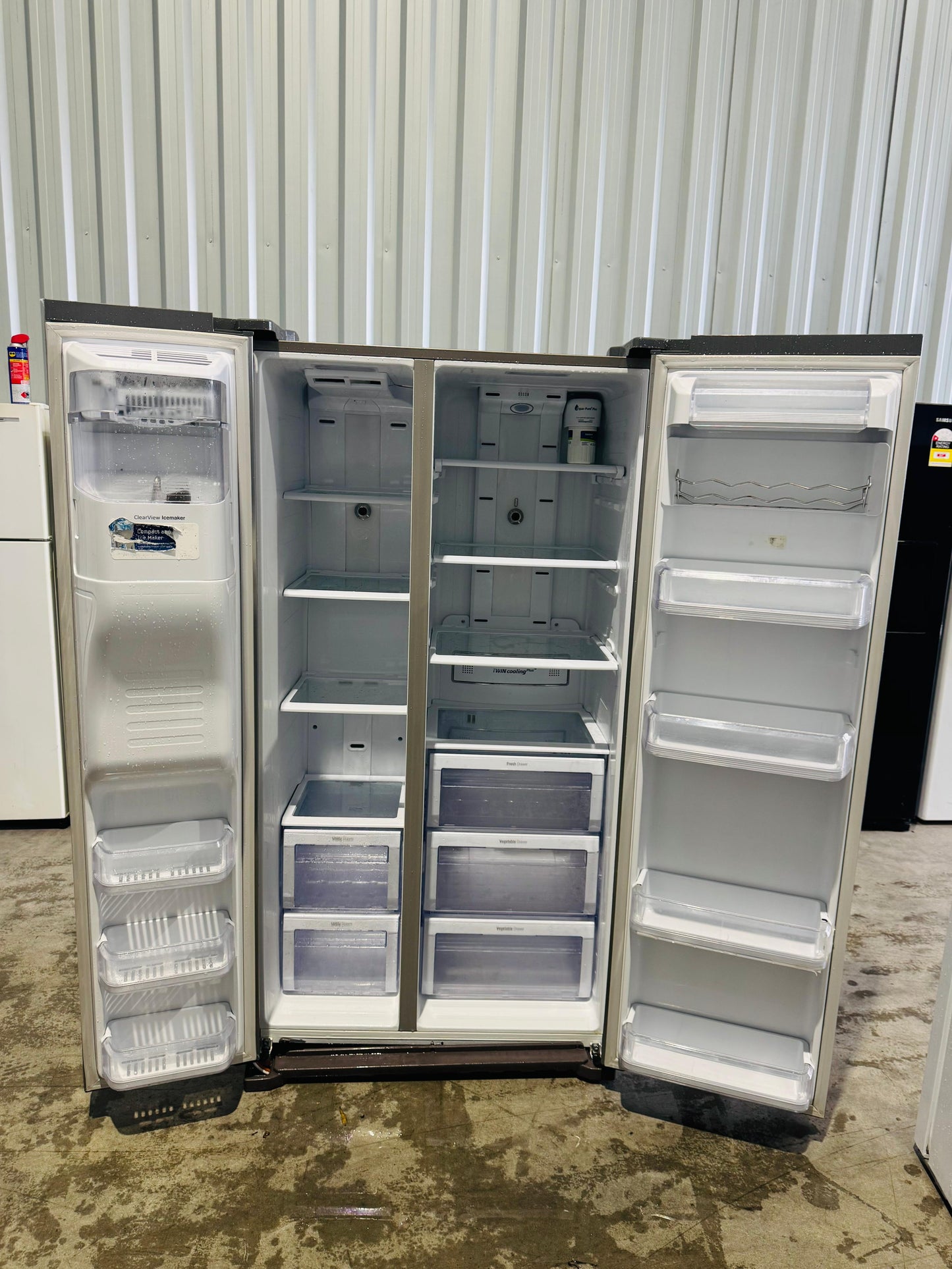 **SAMSUNG 691 LITRES SIDE BY SIDE DOOR FRIDGE FREEZER**