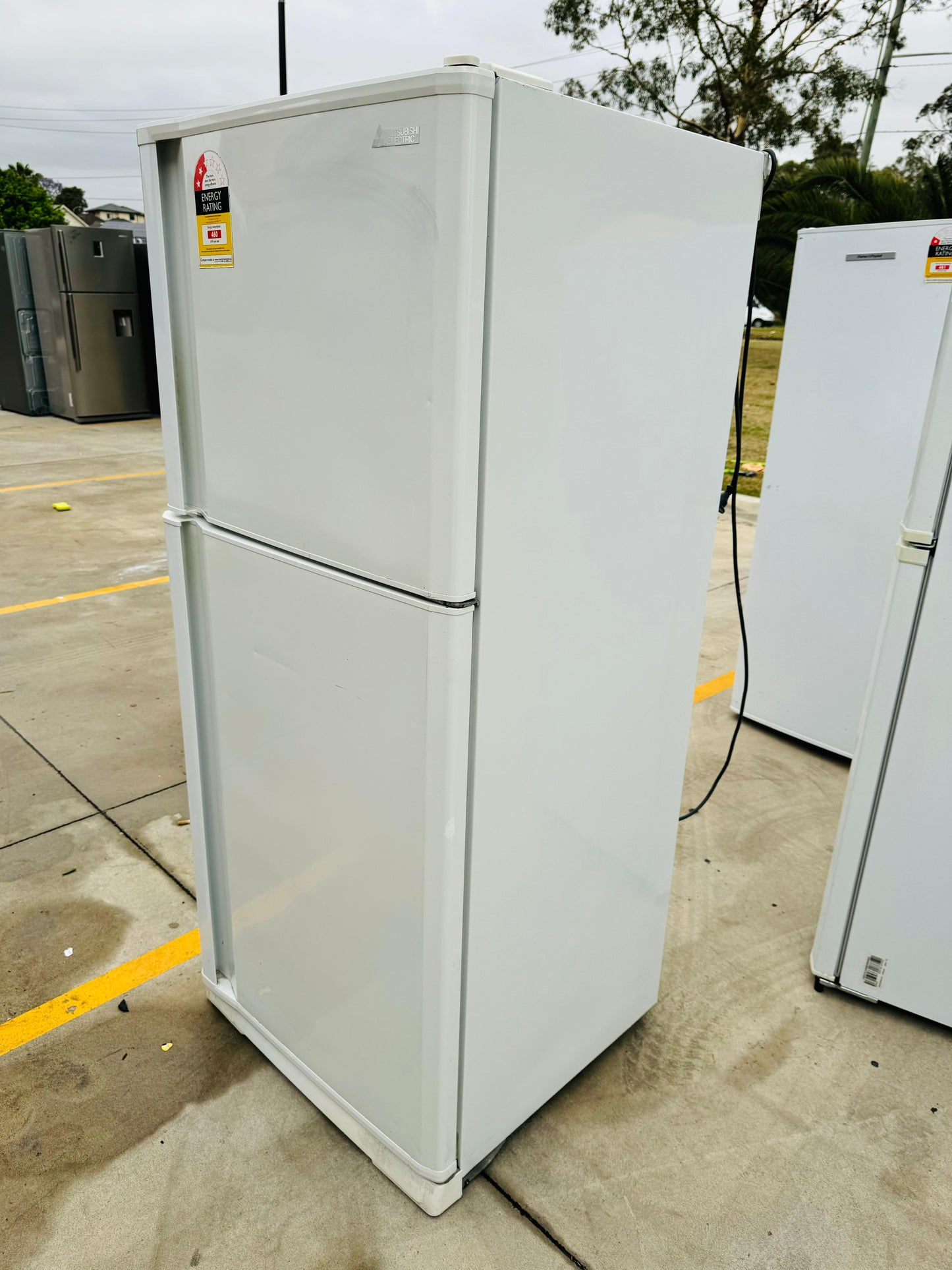 **MITSUBISHI 385 LITRES FRIDGE FREEZER**