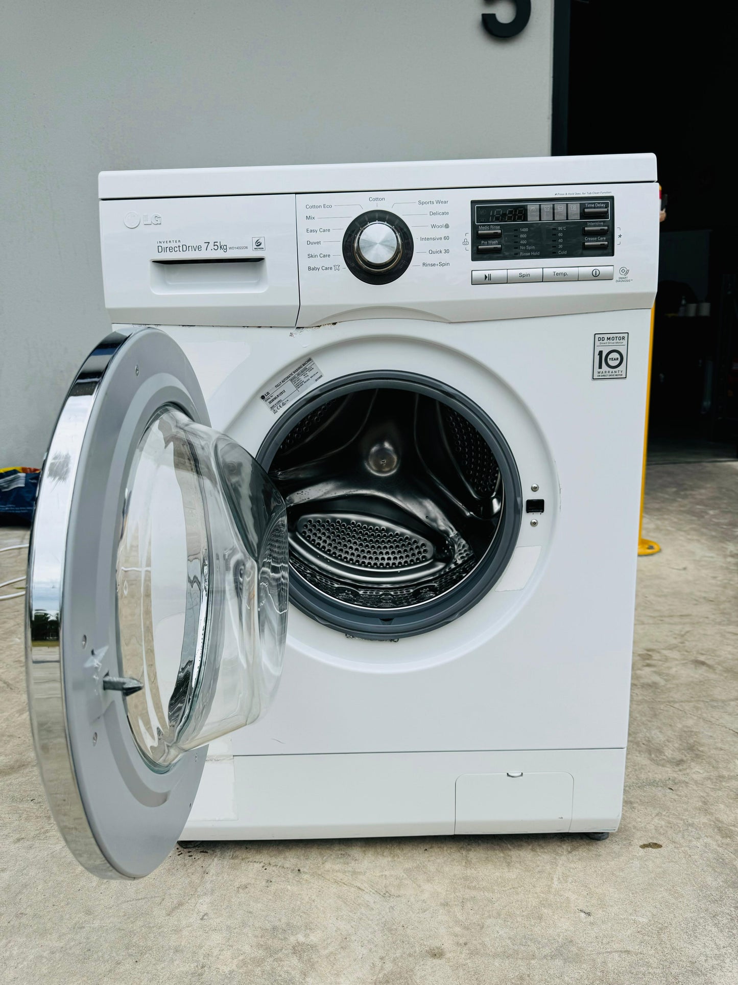 **LG 7.5KGS FRONT LOADER WASHING MACHINE**