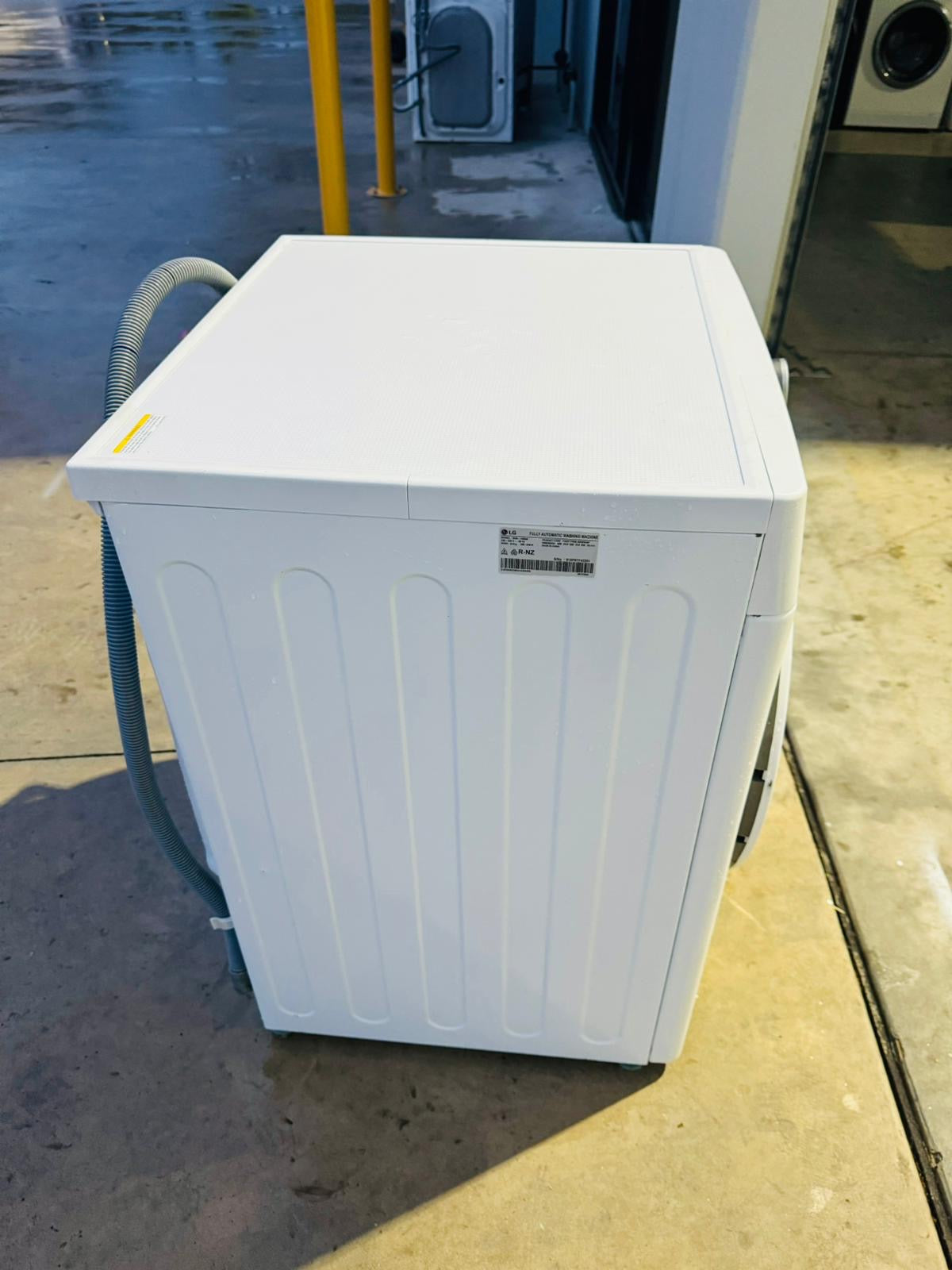 **LG 8 KGS FRONT LOADER WASHING MACHINE**