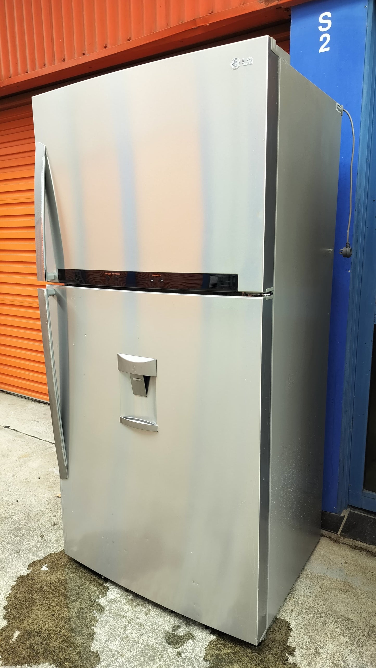 **LG 558 LITRES FRIDGE FREEZER & WATER DISPENSER**