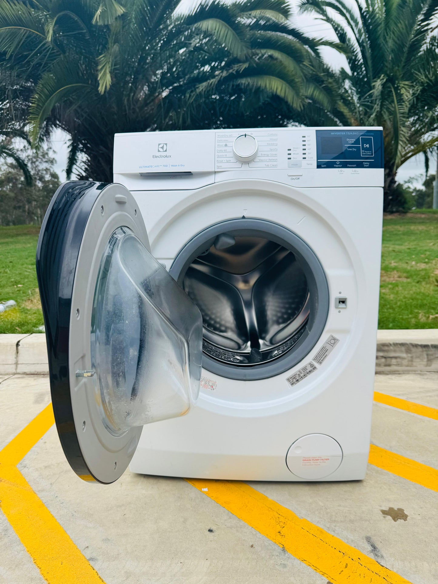 **ELECTROLUX 7.5 KGS FRONT LOADER WASHING MACHINE & 4.5 KGS DRYER COMBO**