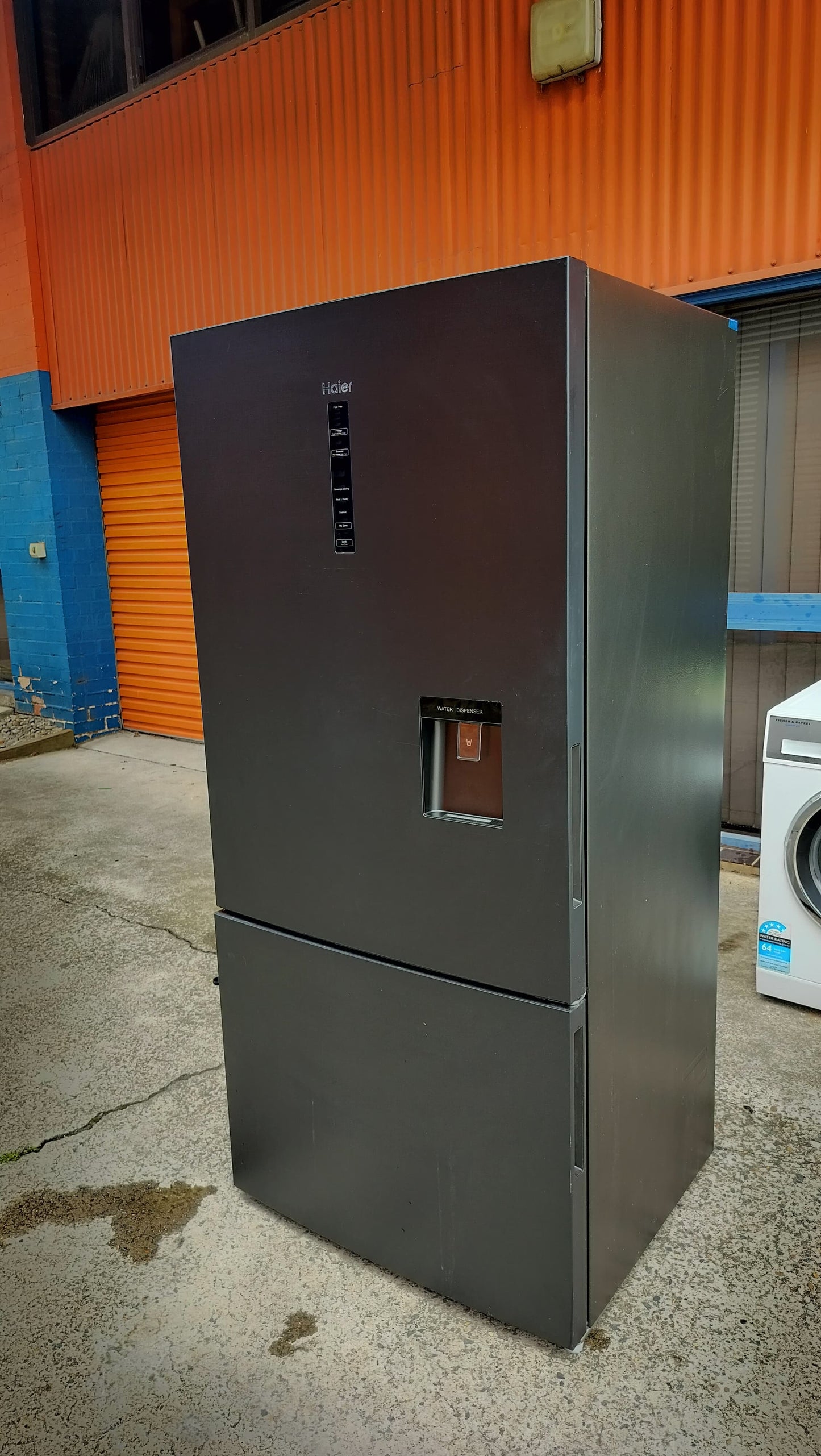 **HAIER 517 LITRES FRIDGE FREEZER & WATER DISPENSER **