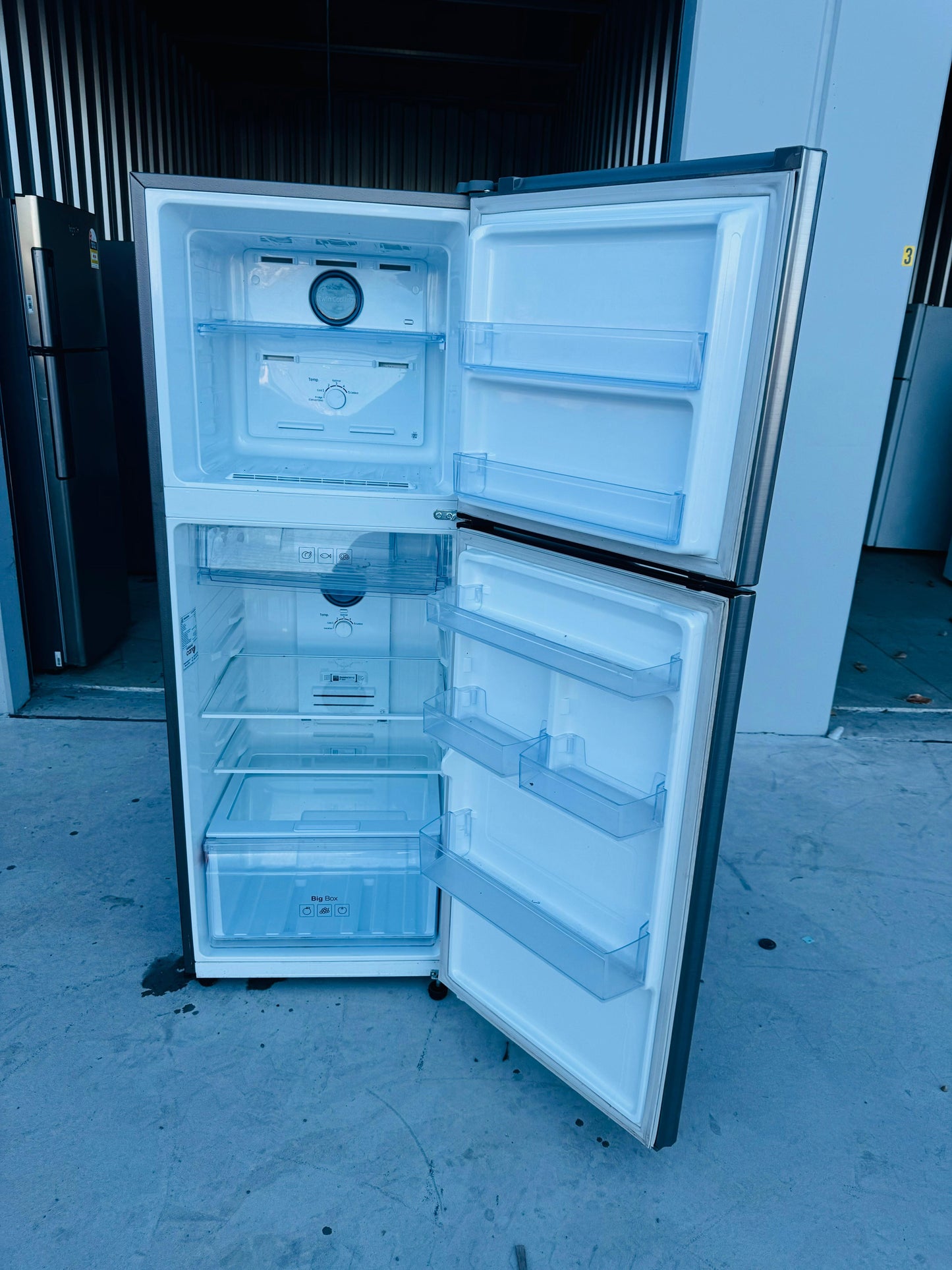 **SAMSUNG 318 LITRES FRIDGE FREEZER**