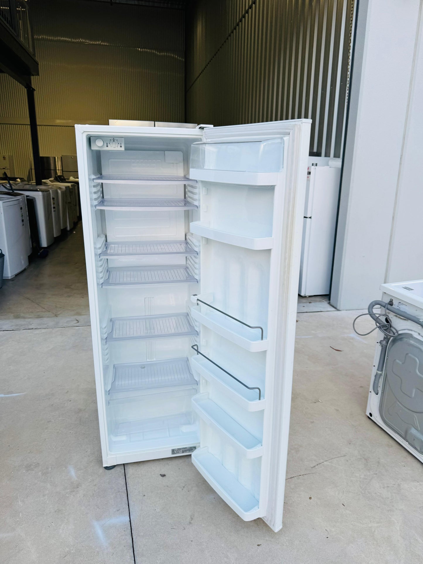 **FISHER & PAYKEL 266 FRIDGE**