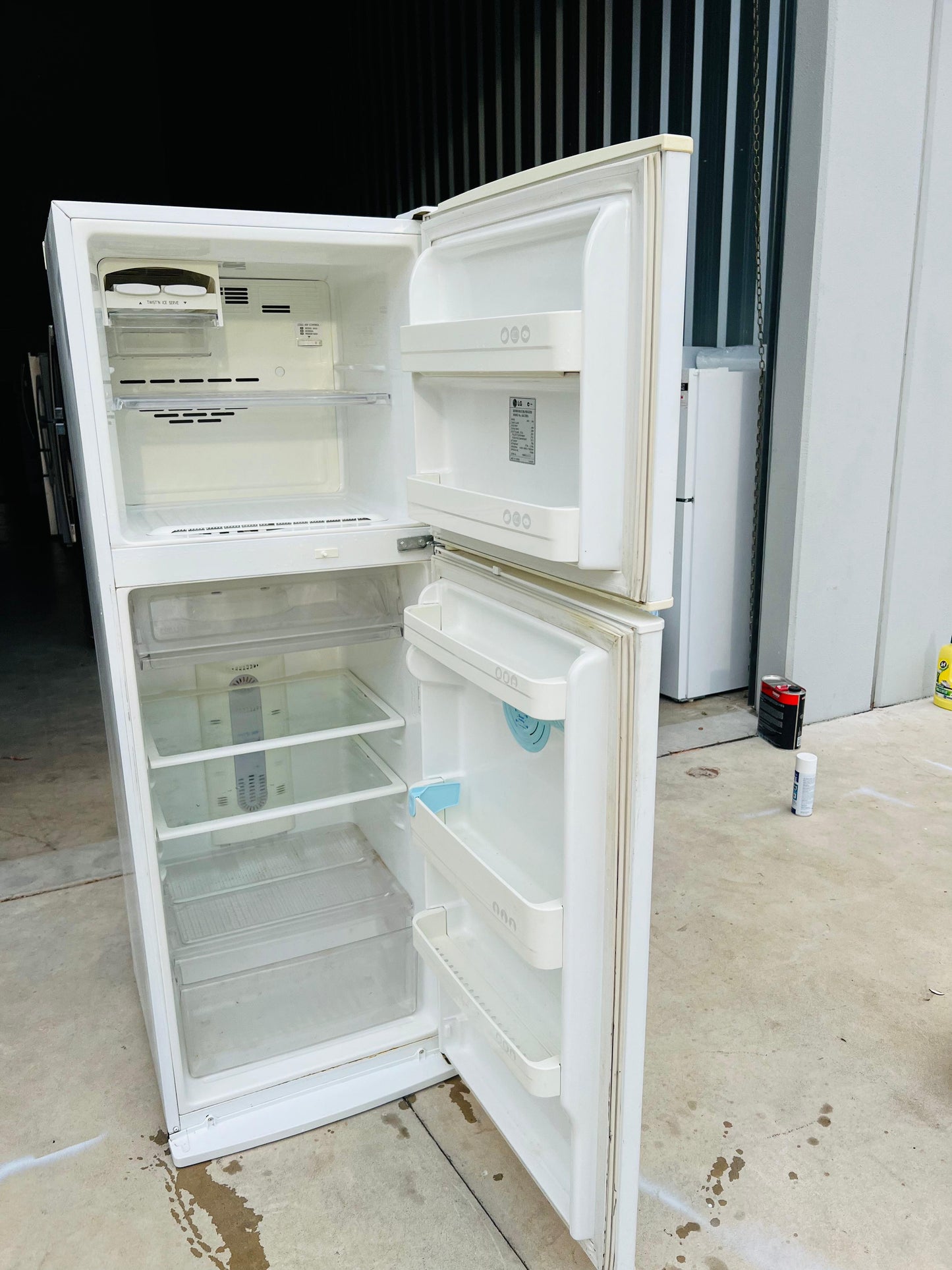 **LG 339 LITRES FRIDGE FREEZER**