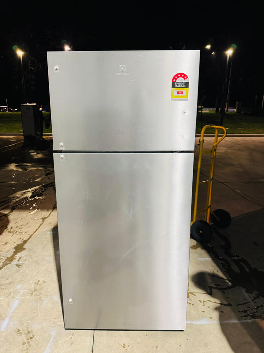 **ELECTROLUX 536 LITRES FRIDGE FREEZER**