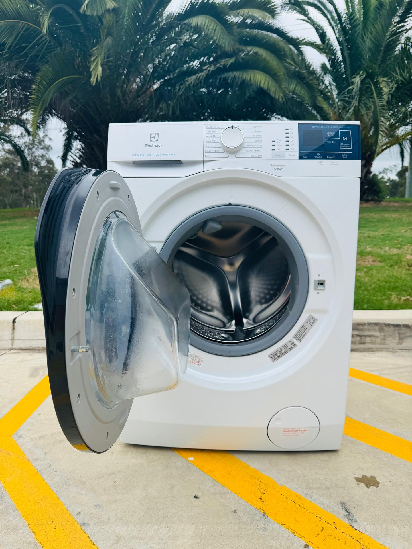 **ELECTROLUX 7.5 KGS FRONT LOADER WASHING MACHINE & 4.5 KGS DRYER COMBO**