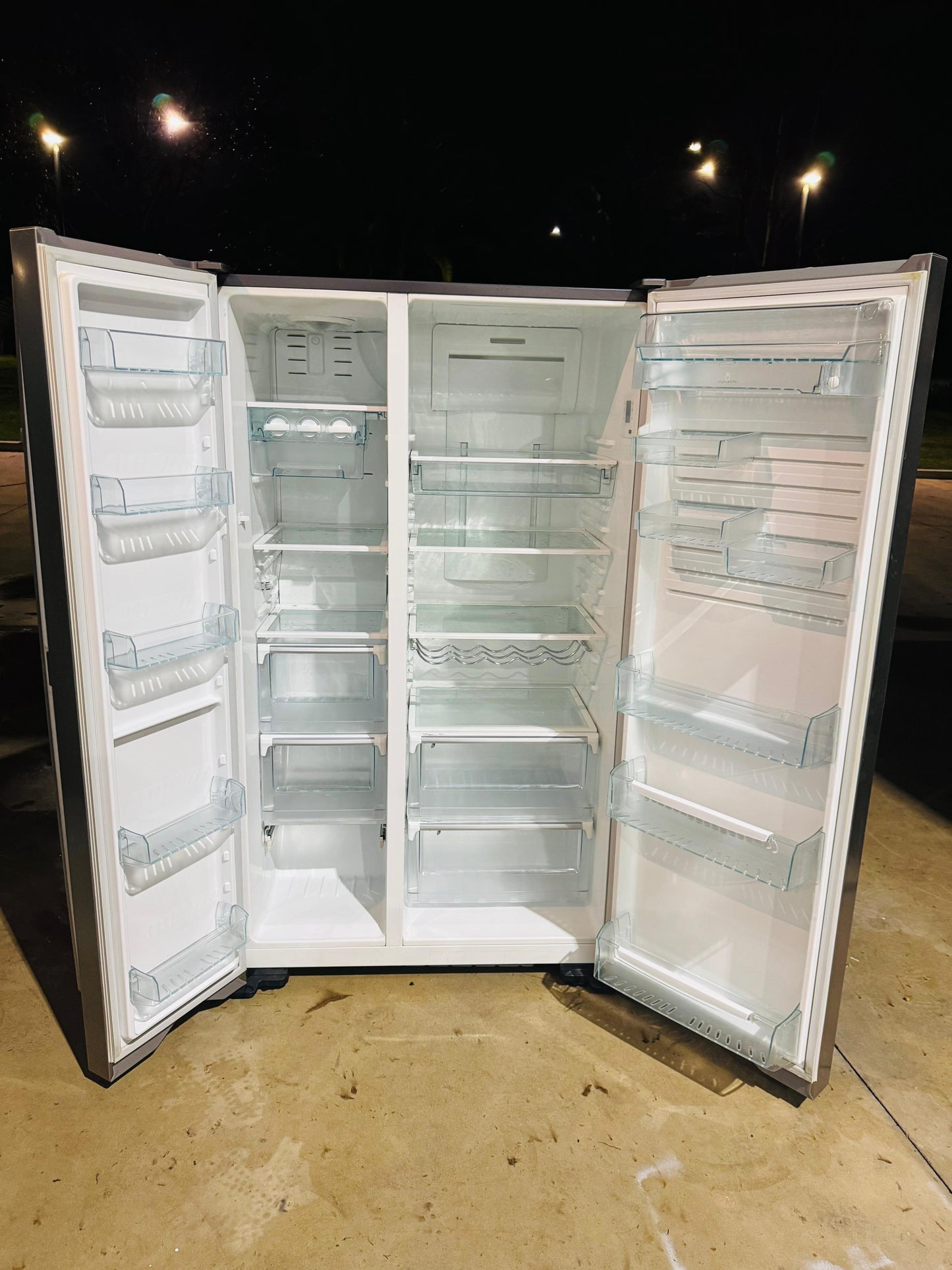 **WESTINGHOUSE SIDE BY SIDE 700 LITRES FRIDGE FREEZER**