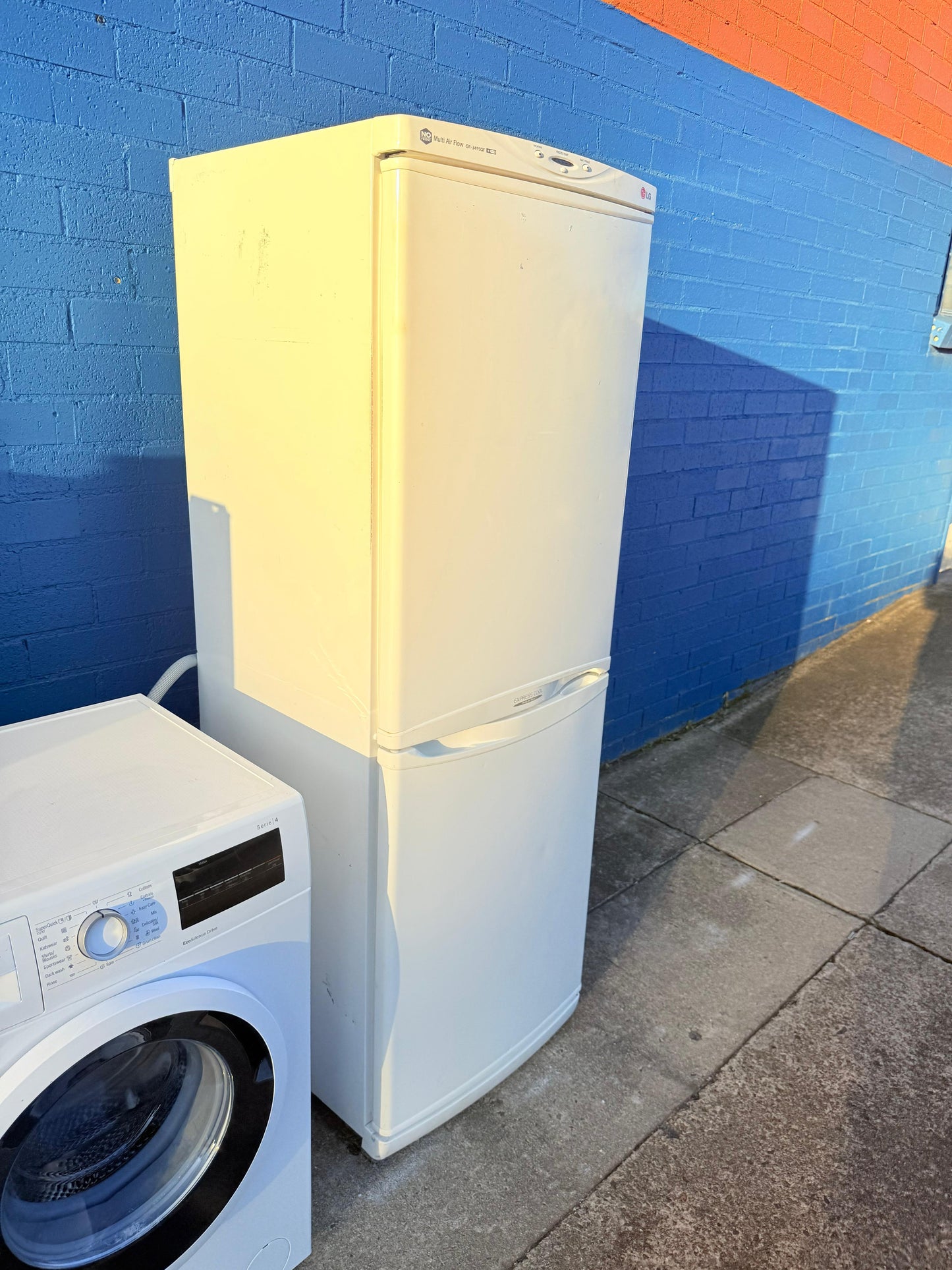 **LG 305 LITRES FRIDGE FREEZER**