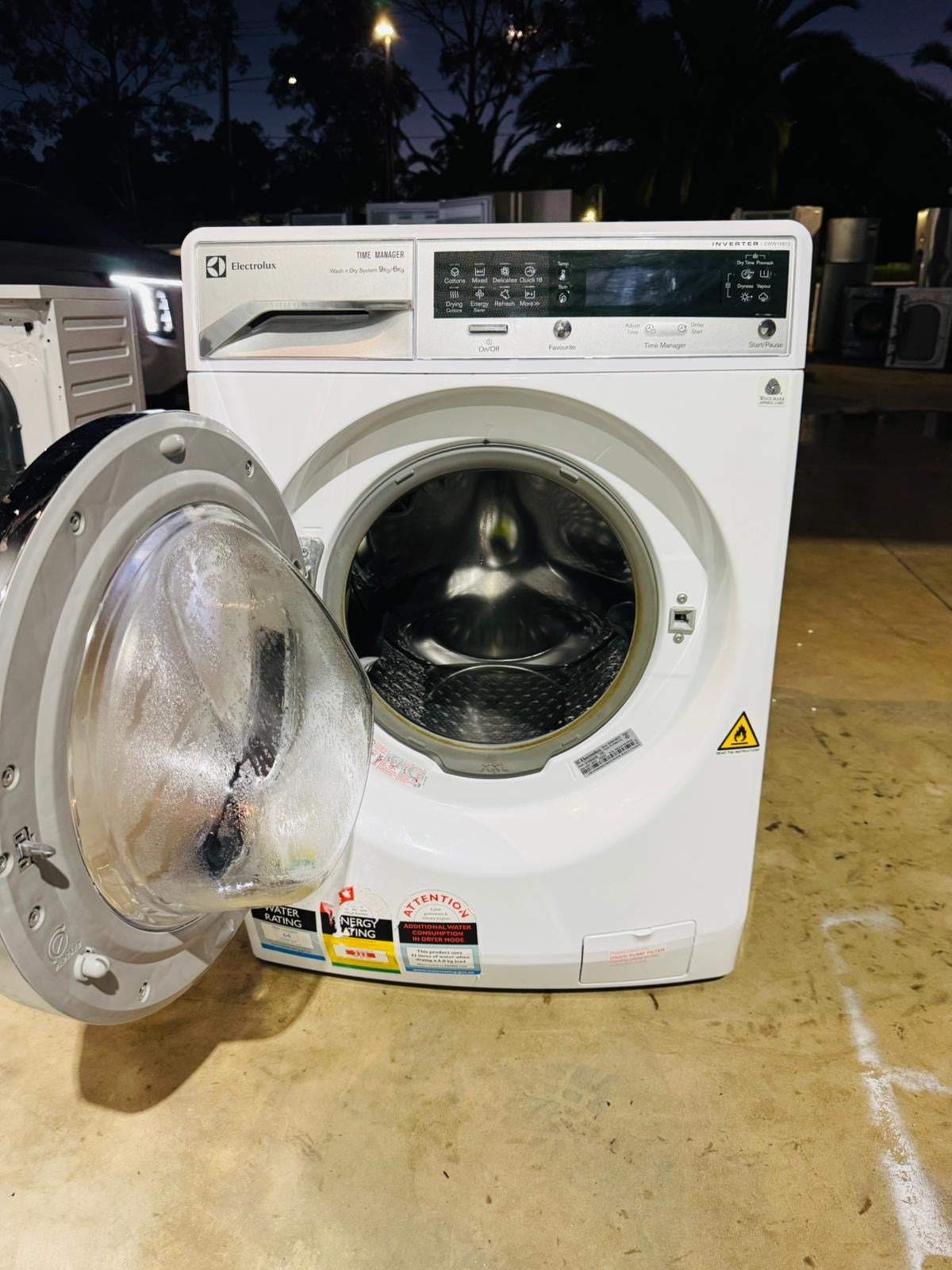 **ELECTROLUX 9 KGS FRONT LOADER WASHING MACHINE & 6 KGS DRYER COMBO**