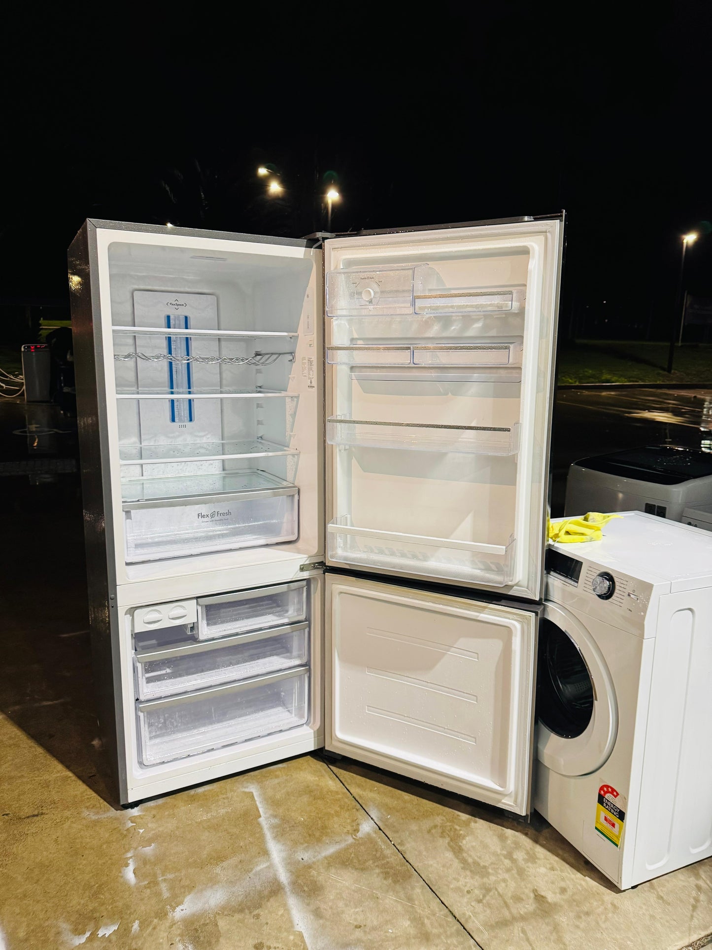 **WESTINGHOUSE 454 LITRES FRIDGE FREEZER**