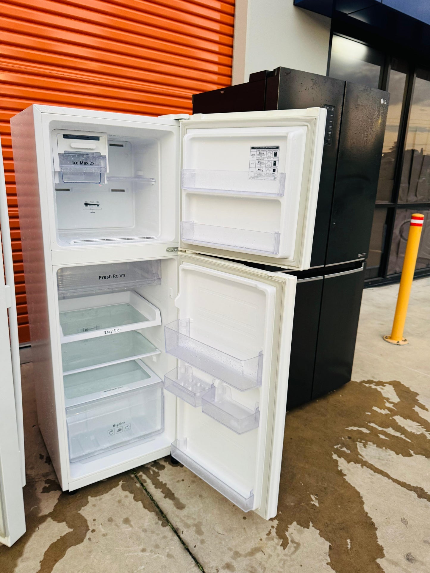 **SAMSUNG 255 LITRES FRIDGE FREEZER**