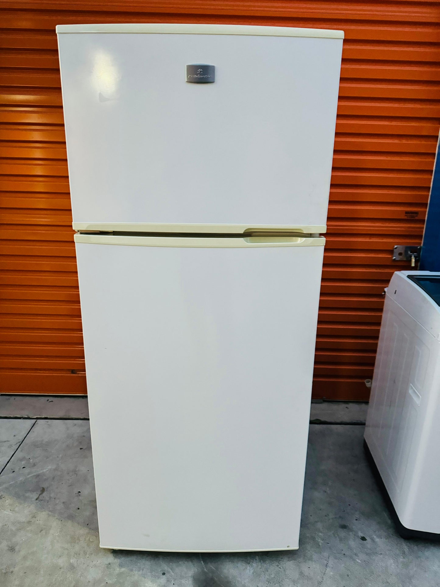 **KELVINATOR 420 LITRES FRIDGE FREEZER**