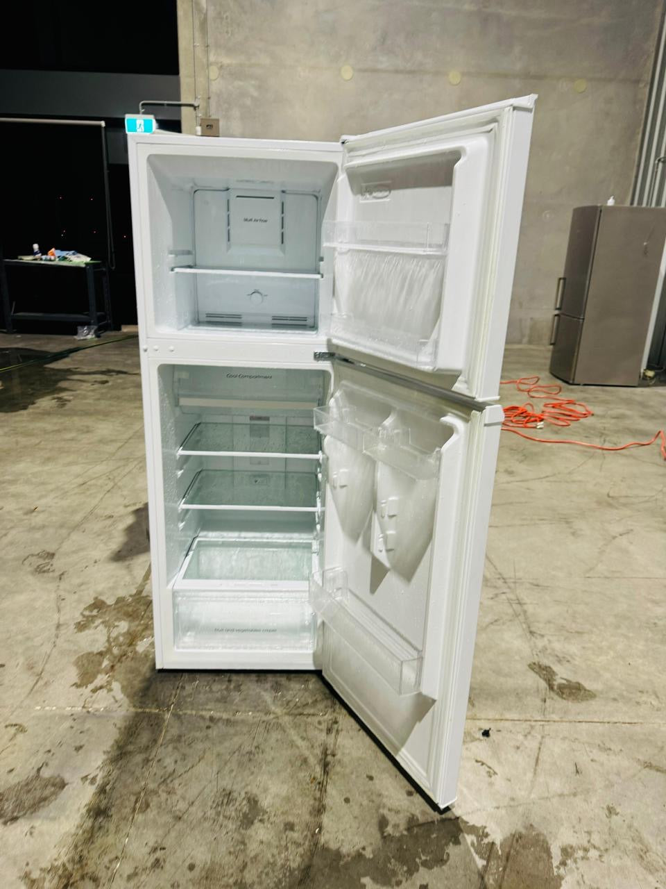 **ESATTO 239 LITRES FRIDGE FREEZER**