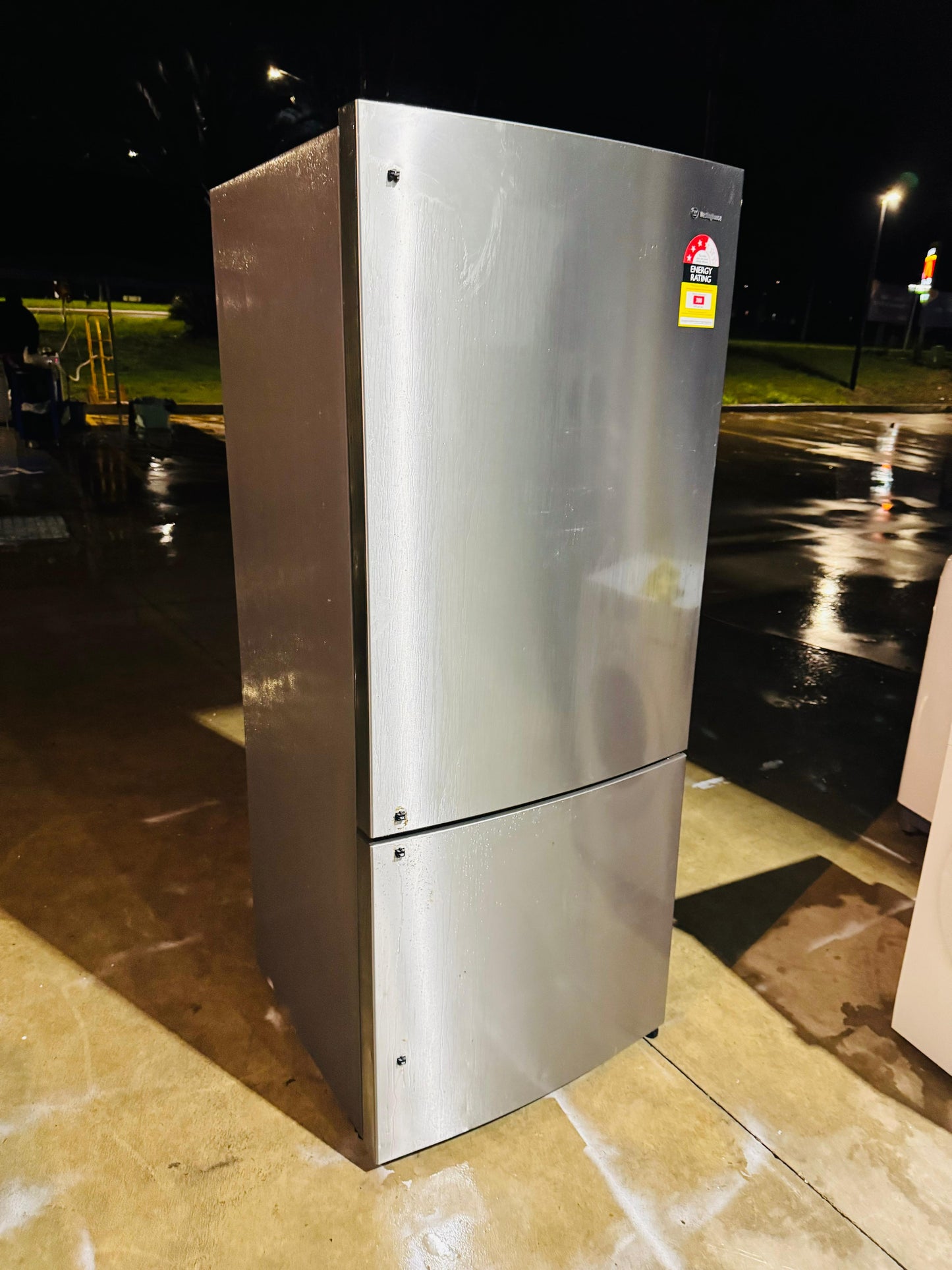 **WESTINGHOUSE 454 LITRES FRIDGE FREEZER**
