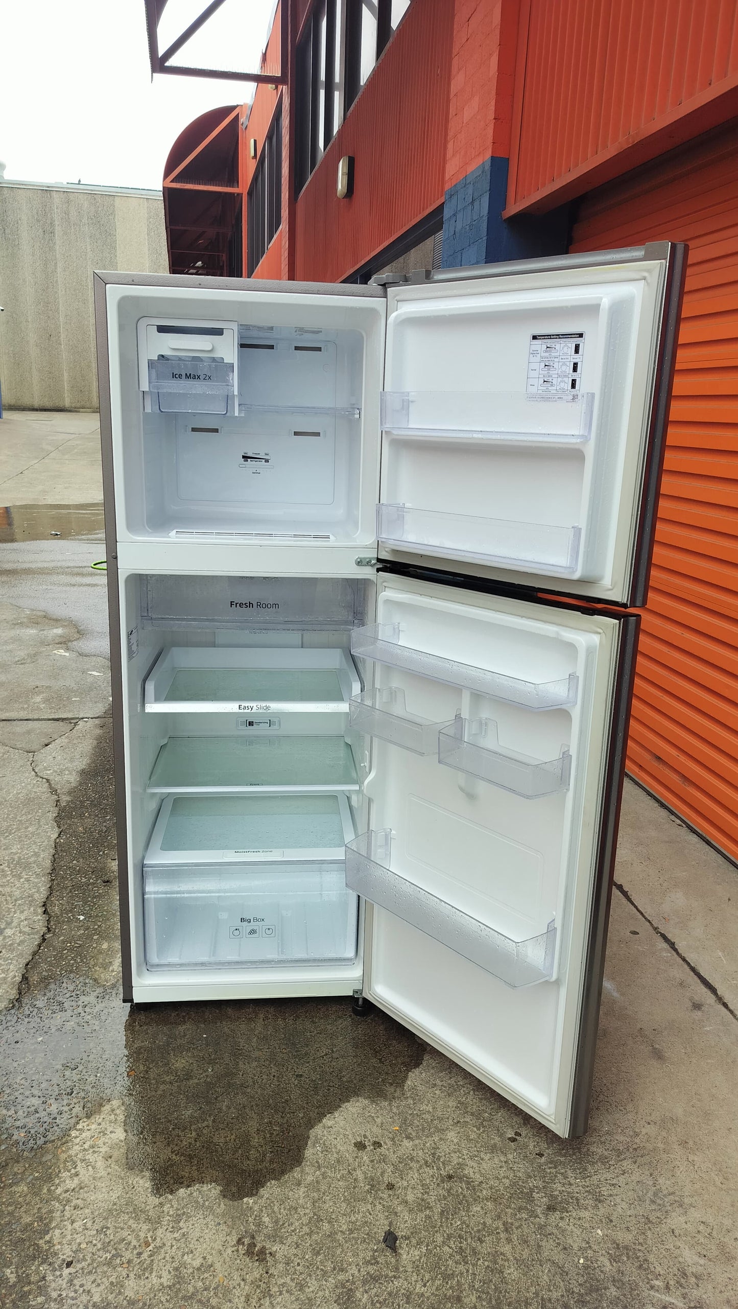 **SAMSUNG 320 LITRES FRIDGE FREEZER**