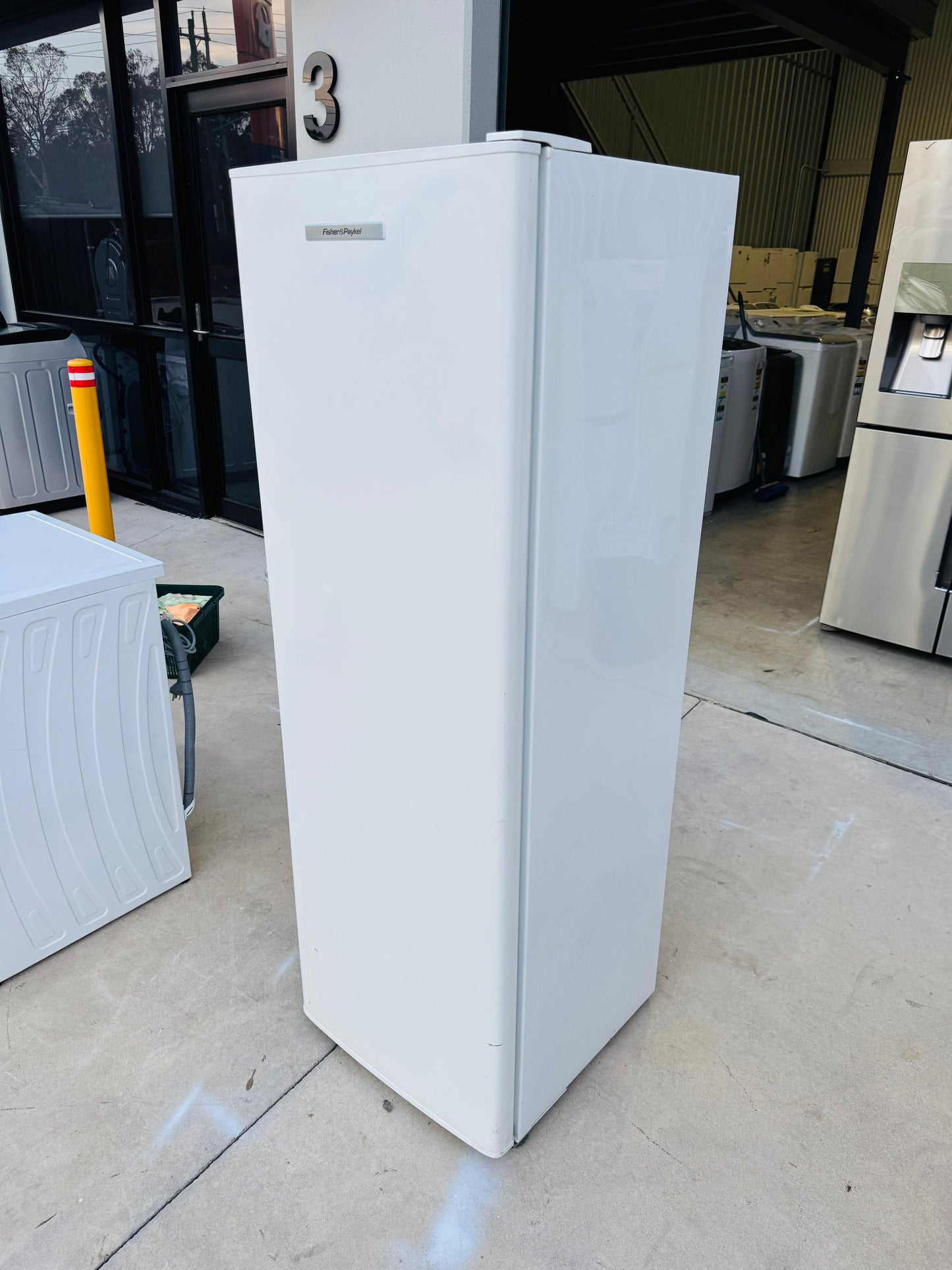 **FISHER & PAYKEL 266 FRIDGE**