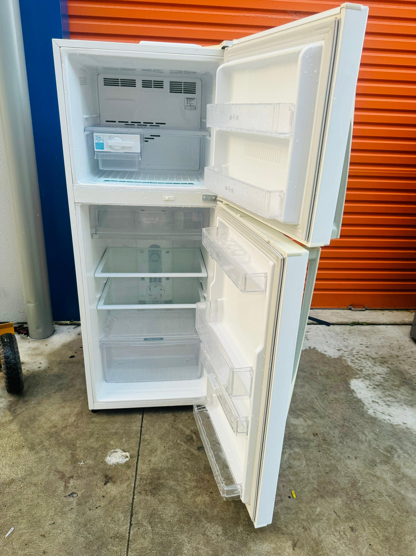 **LG 315 LITRES FRIDGE FREEZER**