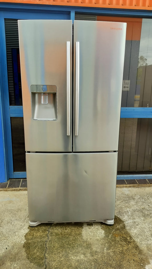 **SAMSUNG 527 LITRES FRIDGE FREEZER & WATER DISPENSER**