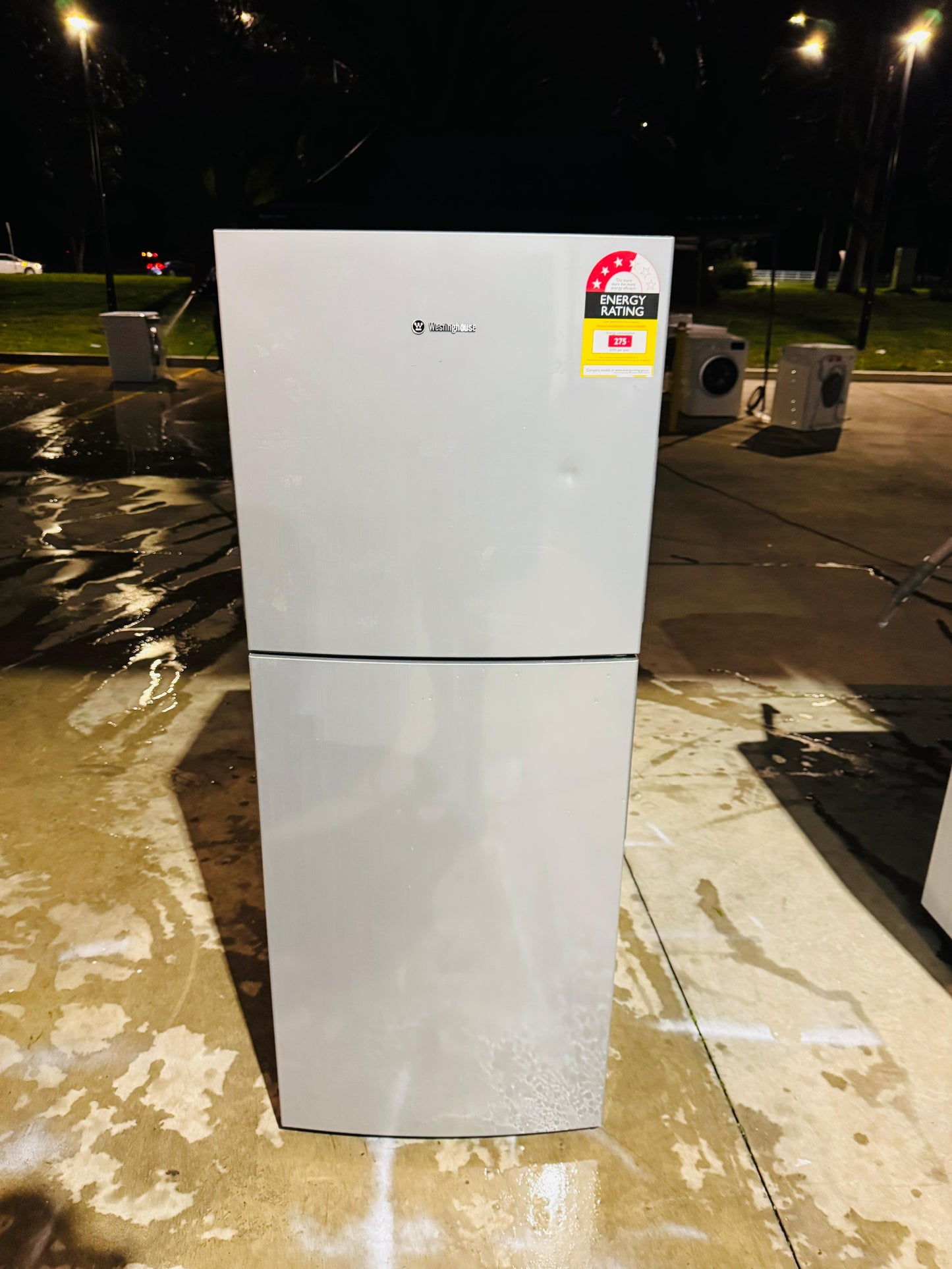 **WESTINGHOUSE 231 LITRES FRIDGE FREEZER**