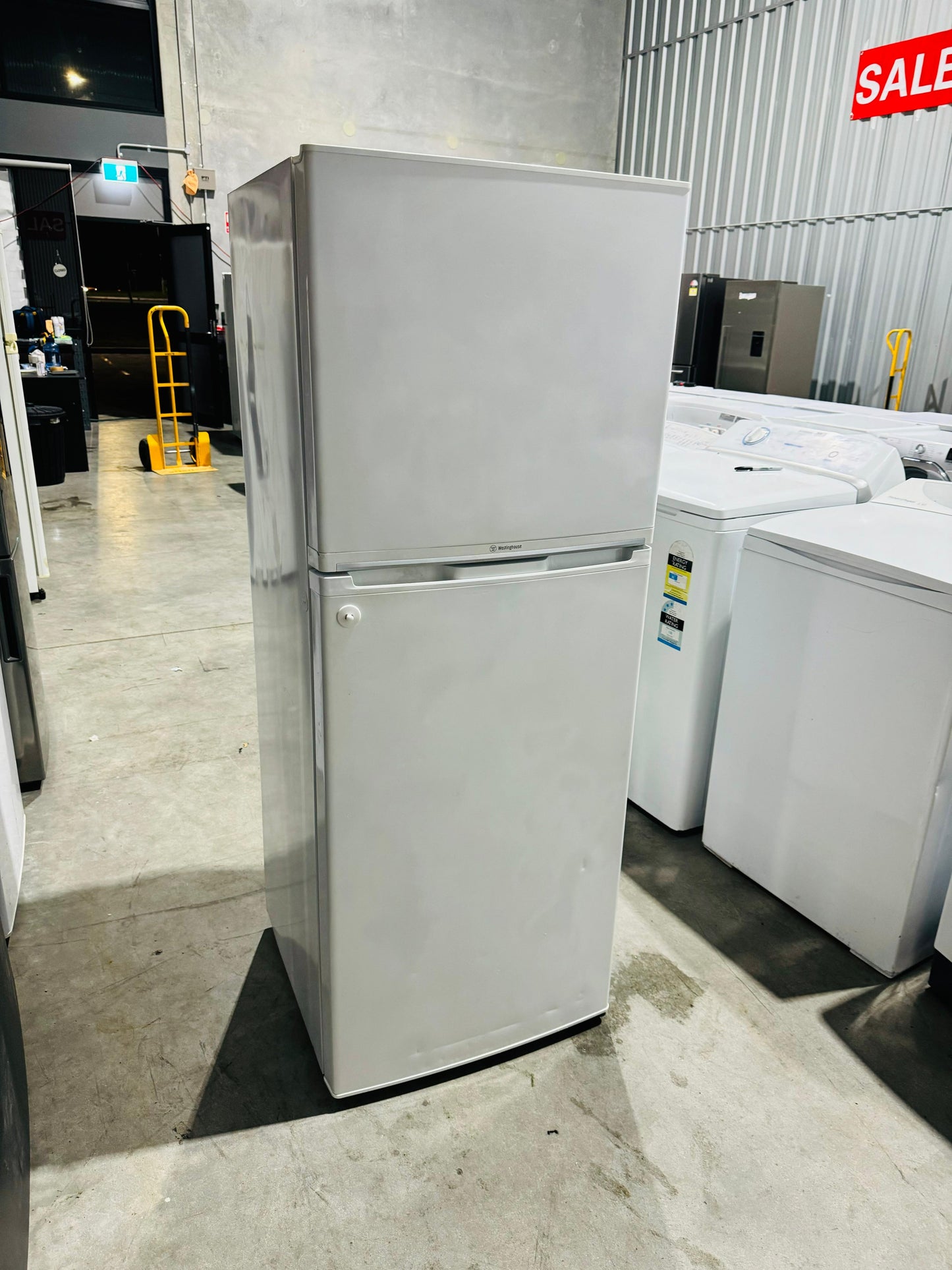 **WESTINGHOUSE 310 LITRES FRIDGE FREEZER**