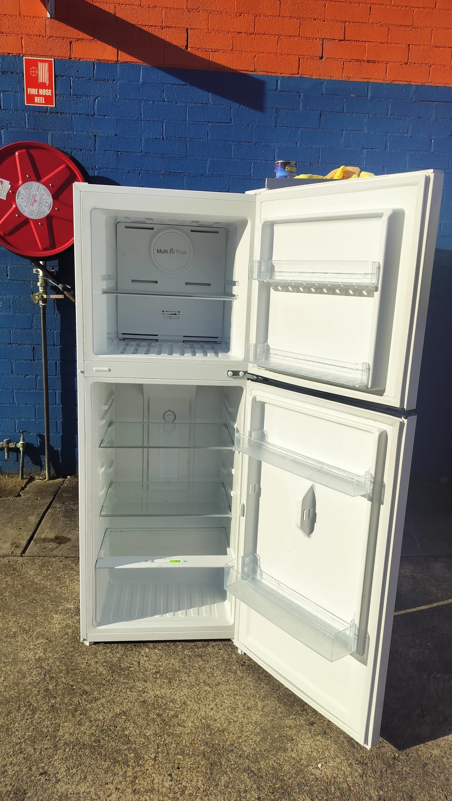 **CHIQ 216 LITRES FRIDGE FREEZER**