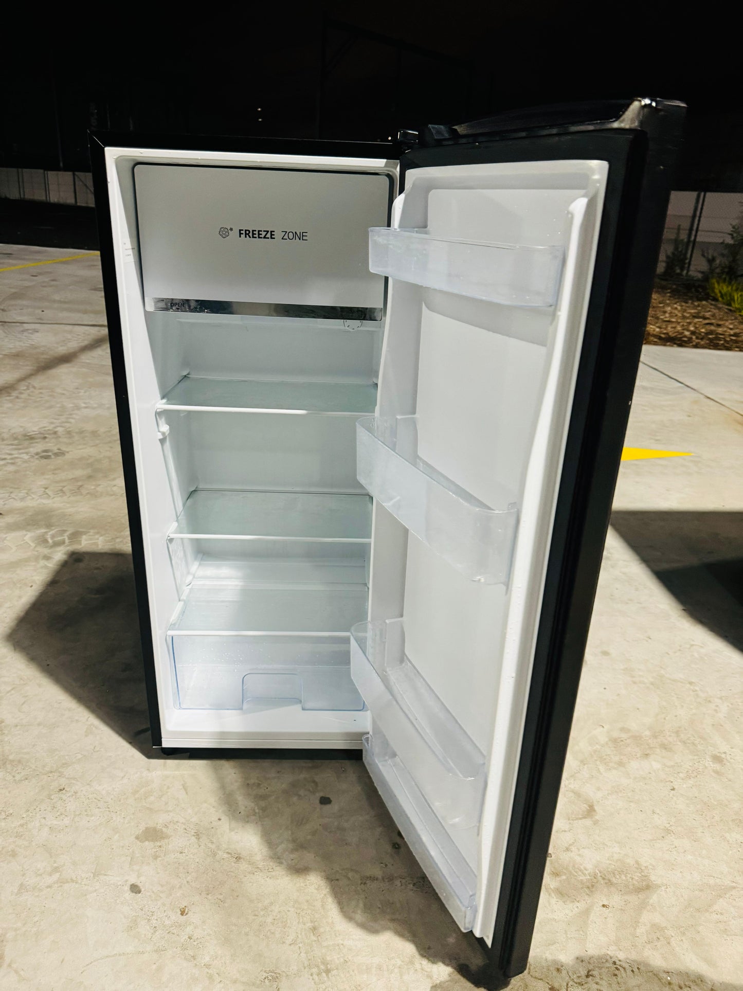 **HISENSE 170 LITRES FRIDGE FREEZER**