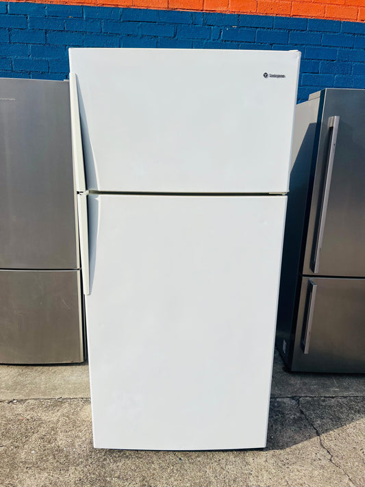 **WESTINGHOUSE 520 LITRES FRIDGE FREEZER**