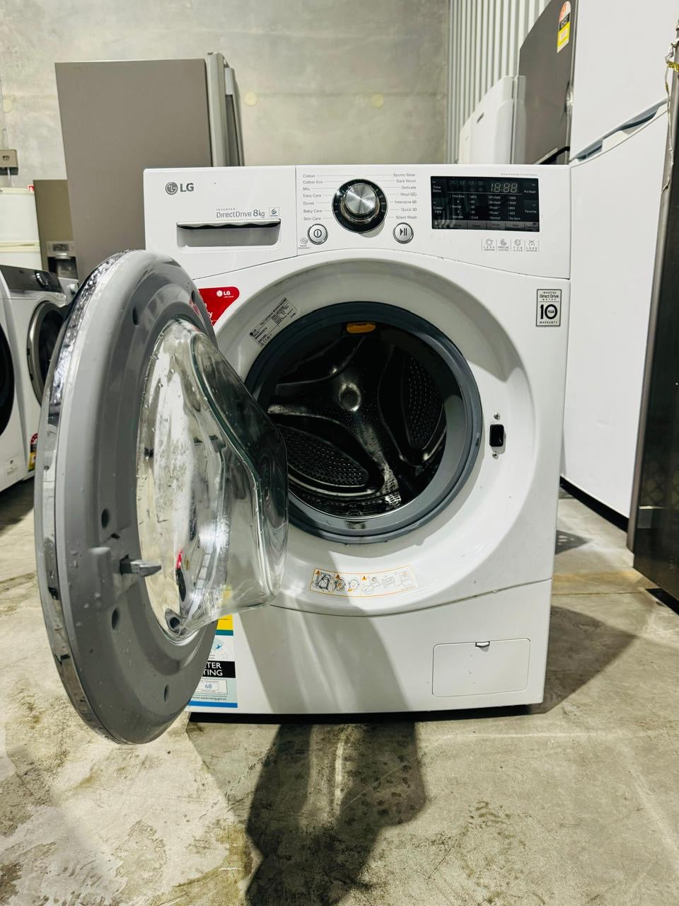 **LG 8KGS FRONT LOADER WASHING MACHINE**