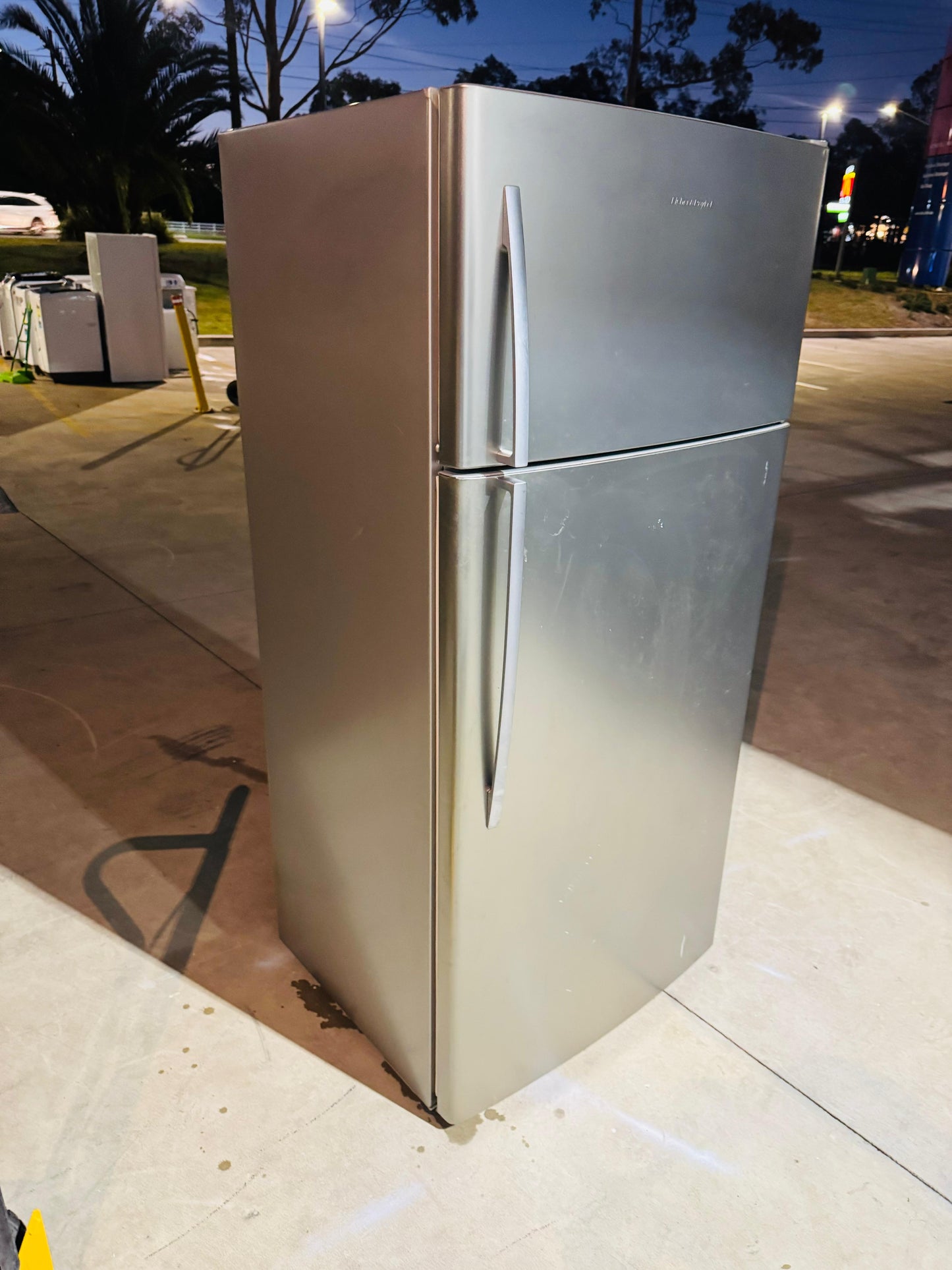 **FISHER & PAYKEL 517 LITRES FRIDGE FREEZER**