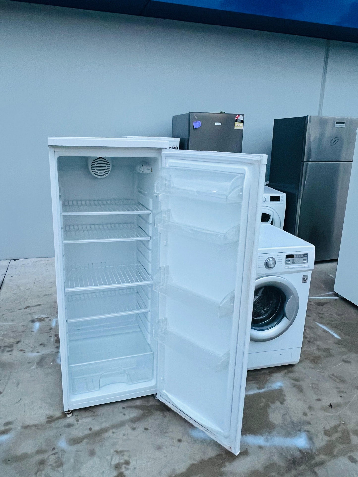 **WESTINGHOUSE 210 LITRES FRIDGE **