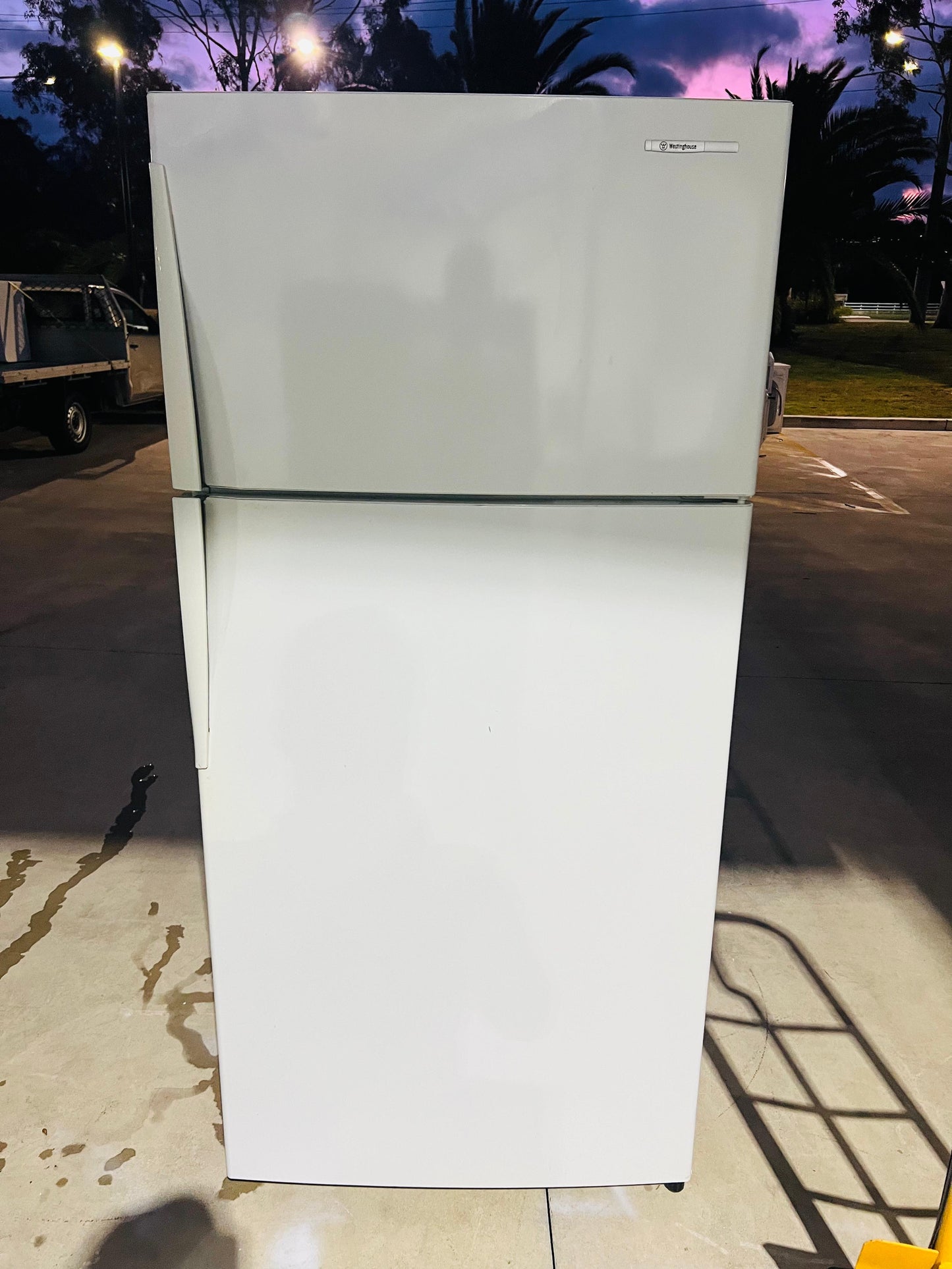 **WESTINGHOUSE 520 LITRES FRIDGE FREEZER**