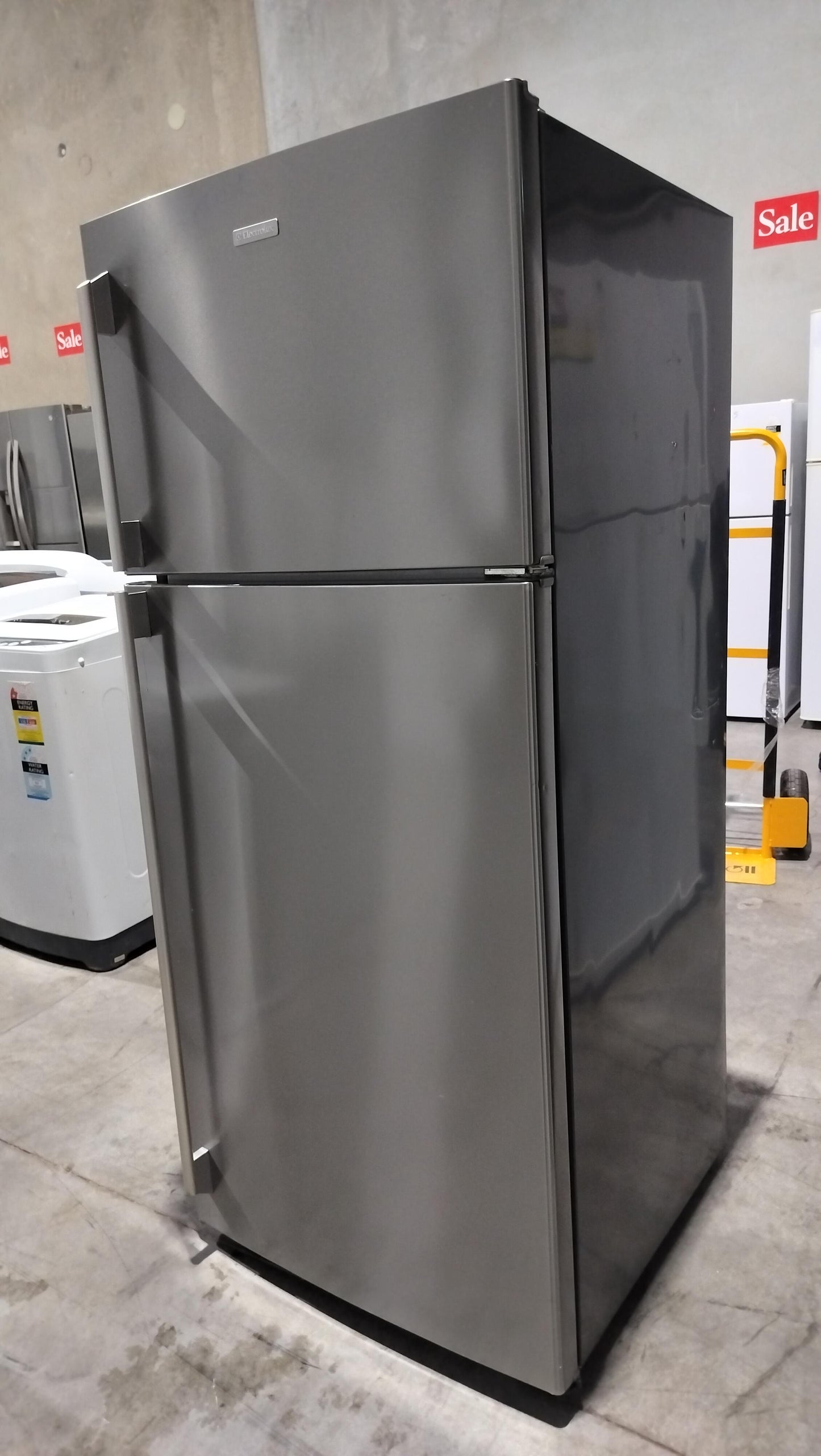 **ELECTROLUX 420 LITRES FRIDGE FREEZER**