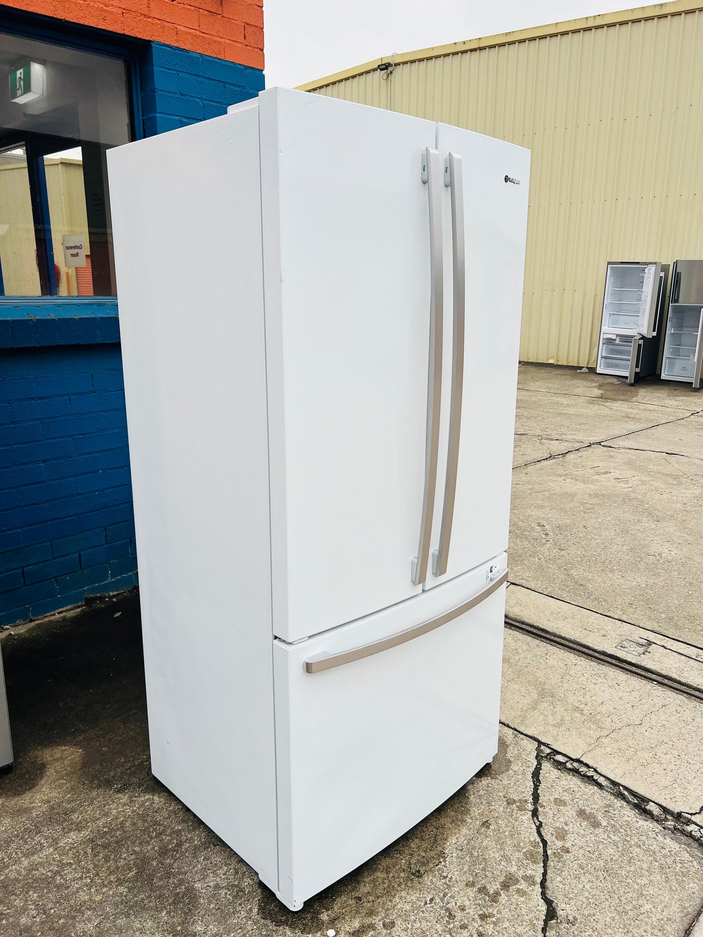 **WESTINGHOUSE FRENCH DOOR 524 FRIDGE FREEZER**