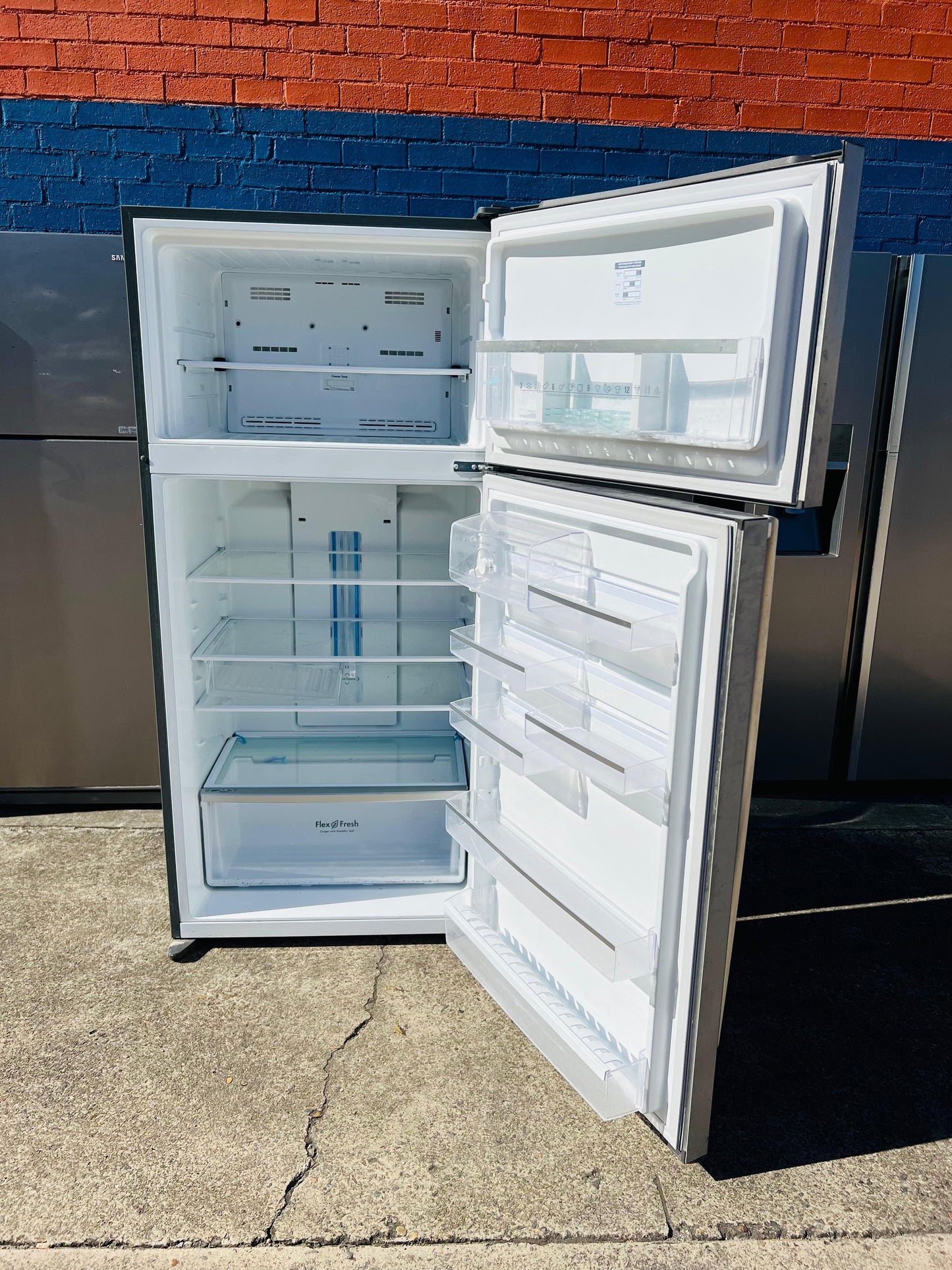 **WESTINGHOUSE 537 LITRES FRIDGE FREEZER**