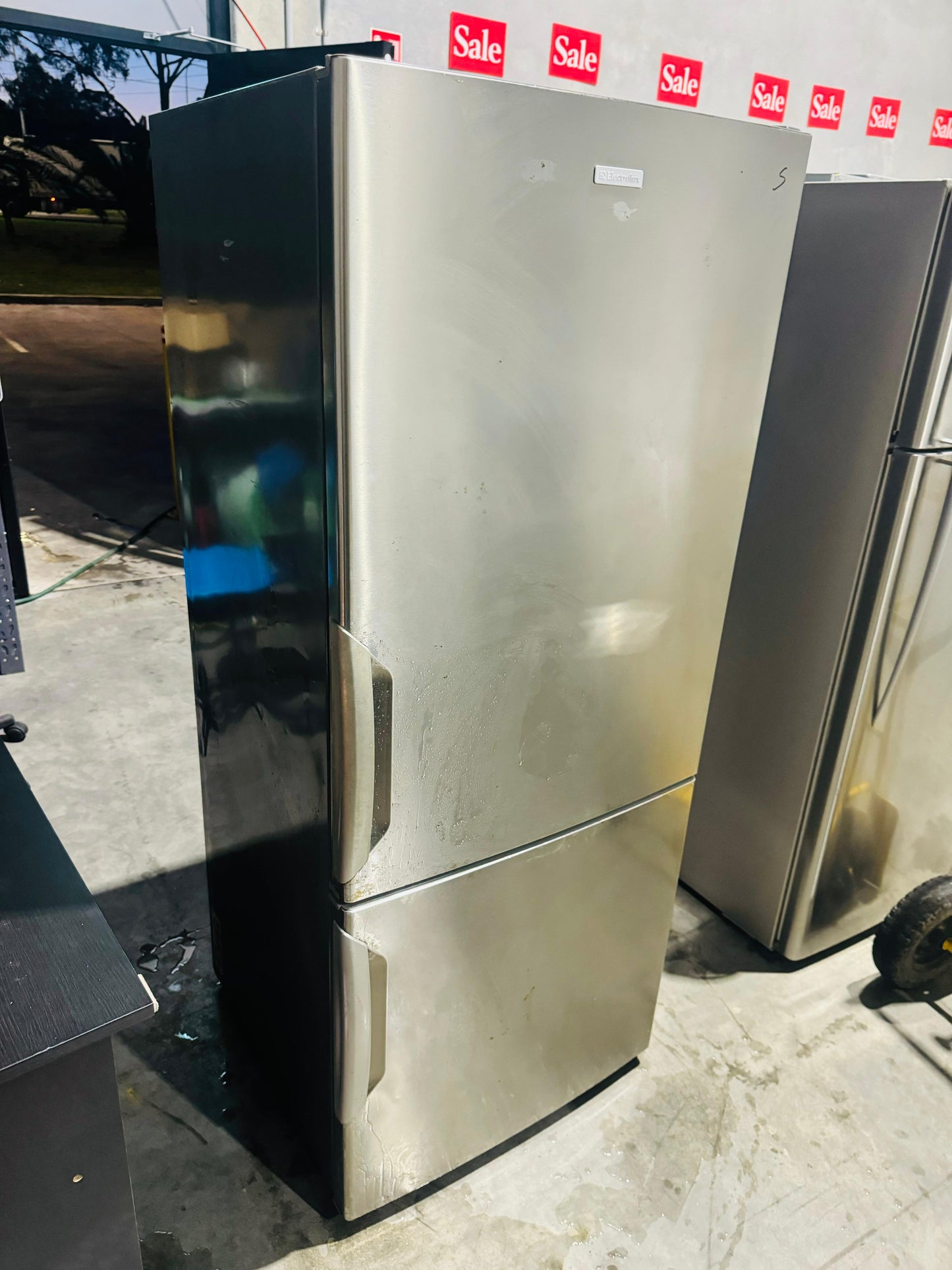 **ELECTROLUX 430 LITRES FRIDGE FREEZER**