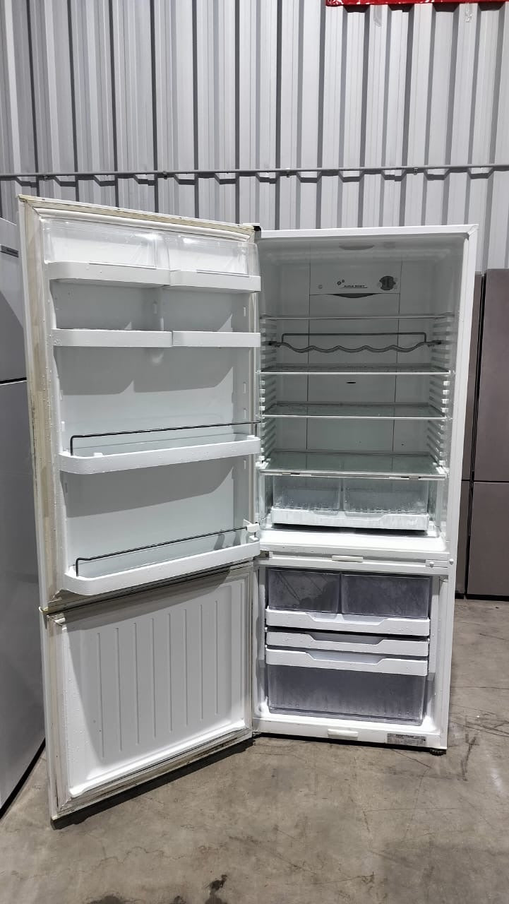 **FISHER & PAYKEL 570 LITRES FRIDGE FREEZER**